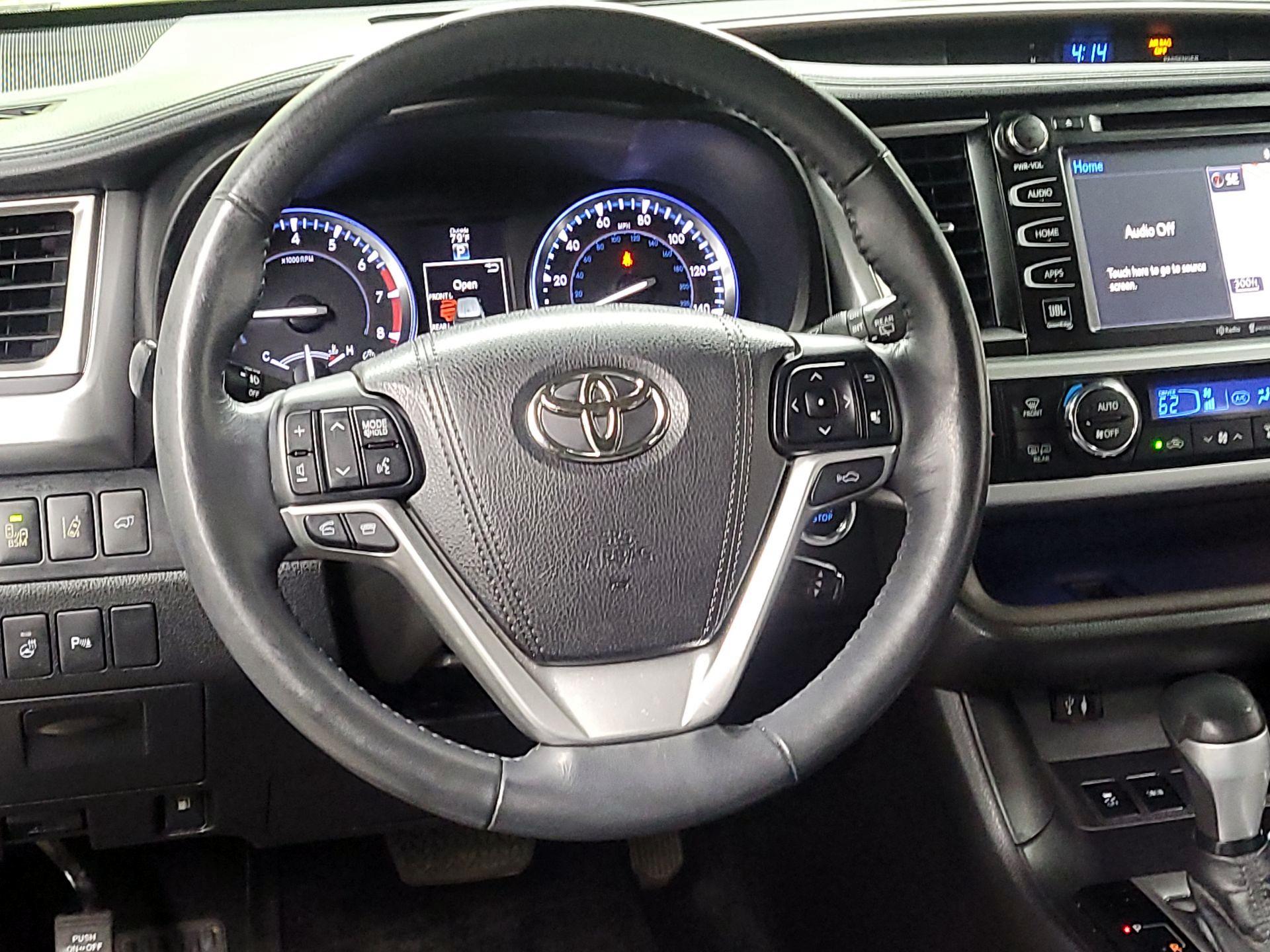 Thumbnail: 2015 Toyota Highlander - 10