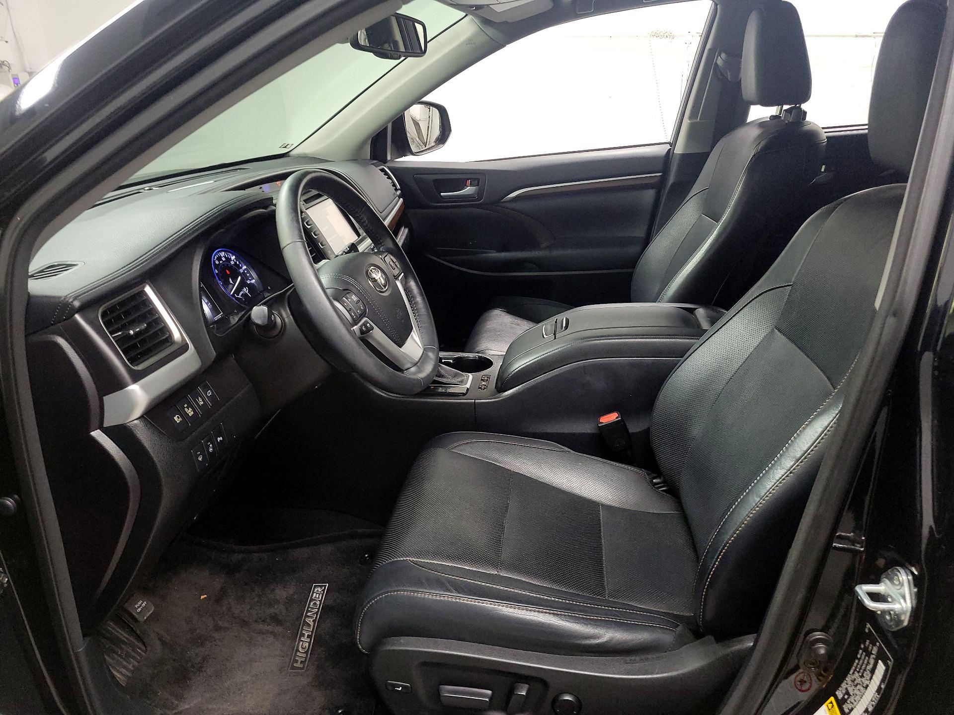 Thumbnail: 2015 Toyota Highlander - 11