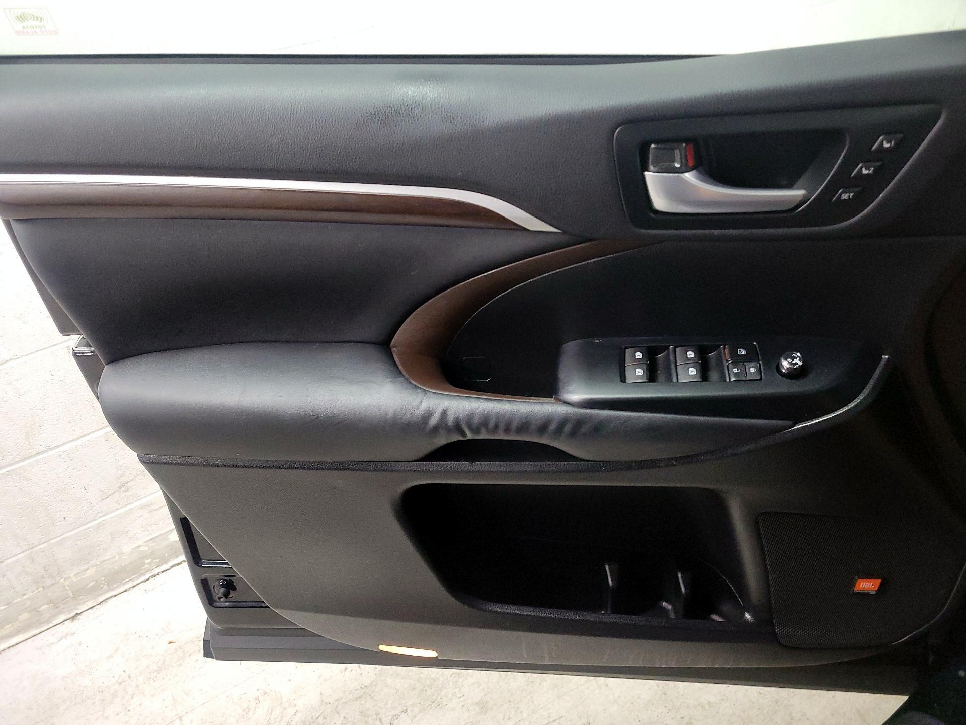 Thumbnail: 2015 Toyota Highlander - 12