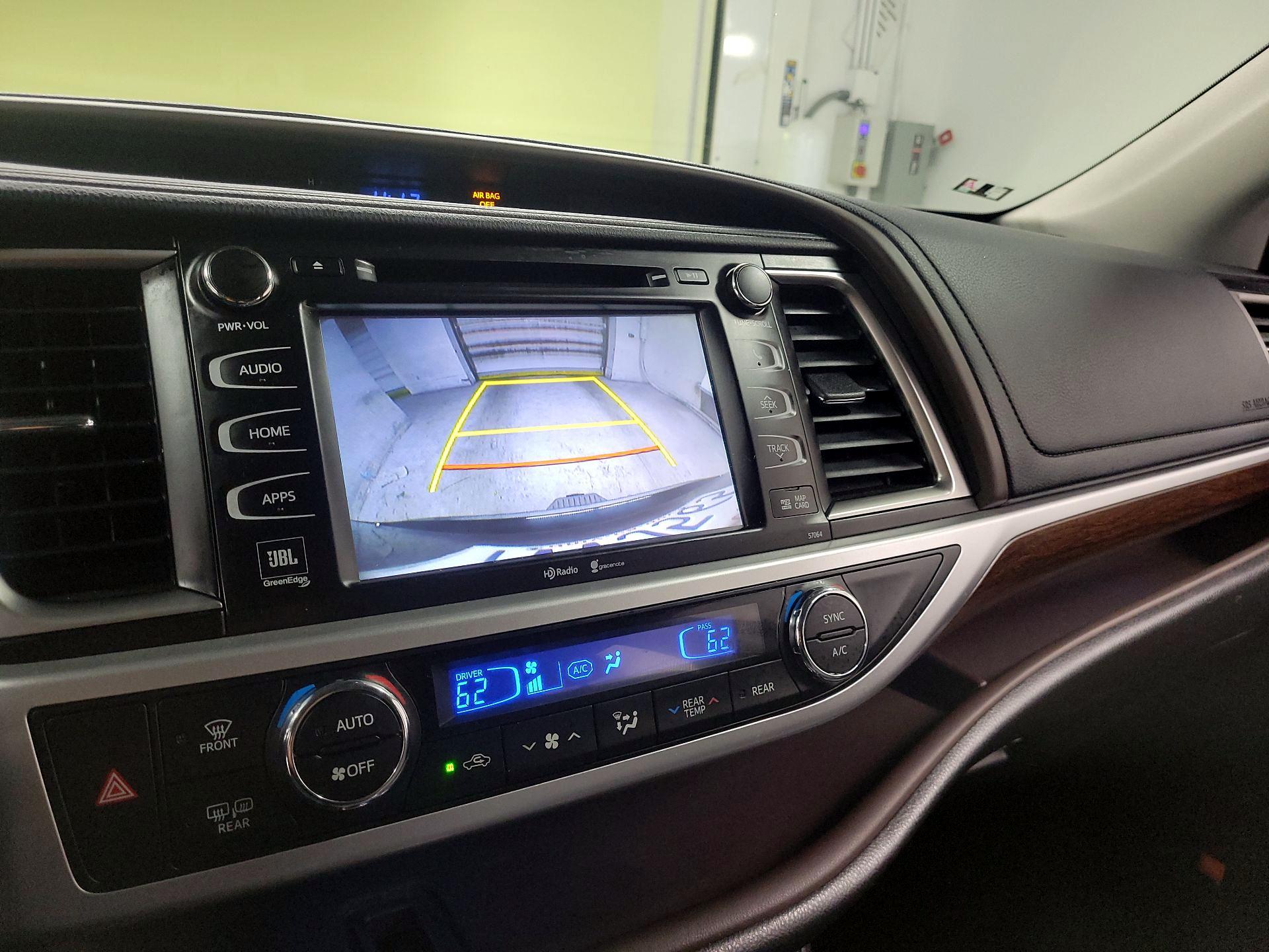 Thumbnail: 2015 Toyota Highlander - 13