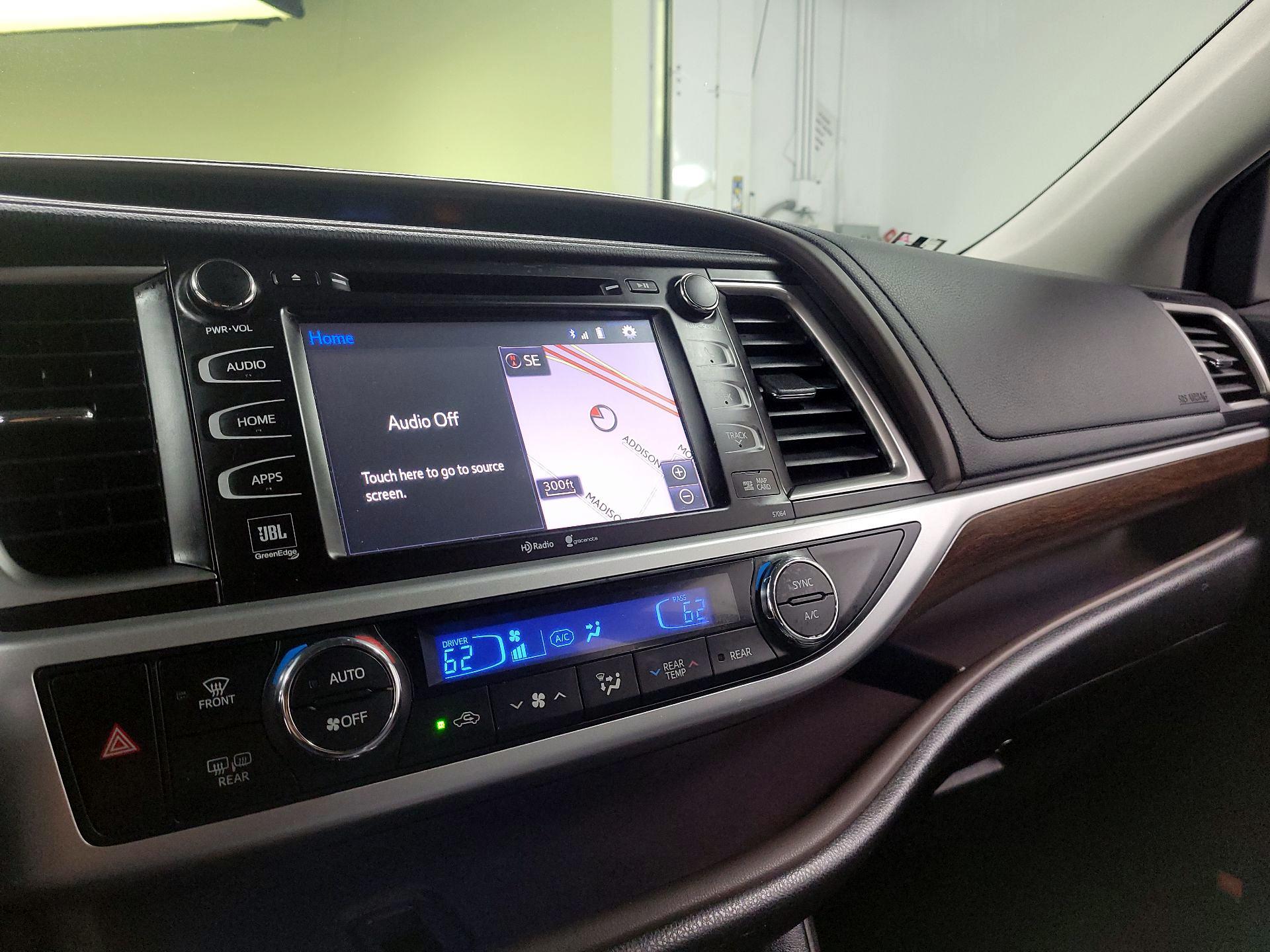 Thumbnail: 2015 Toyota Highlander - 14