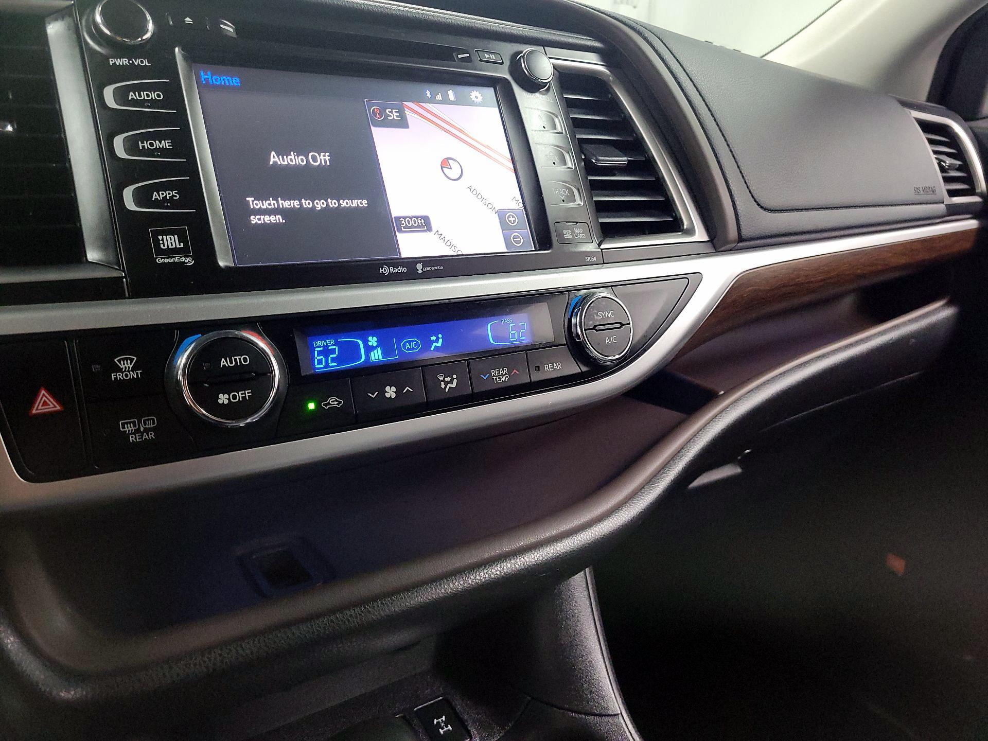 Thumbnail: 2015 Toyota Highlander - 15