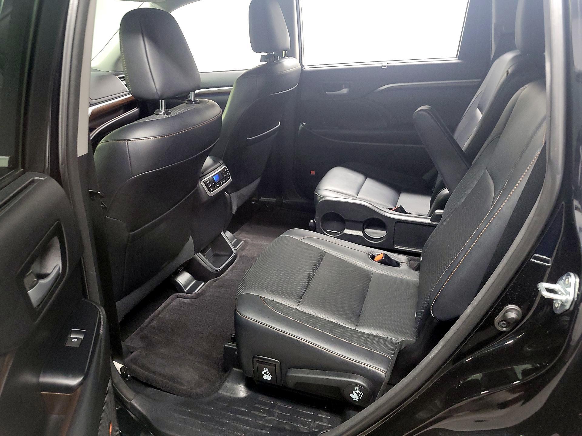 Thumbnail: 2015 Toyota Highlander - 17