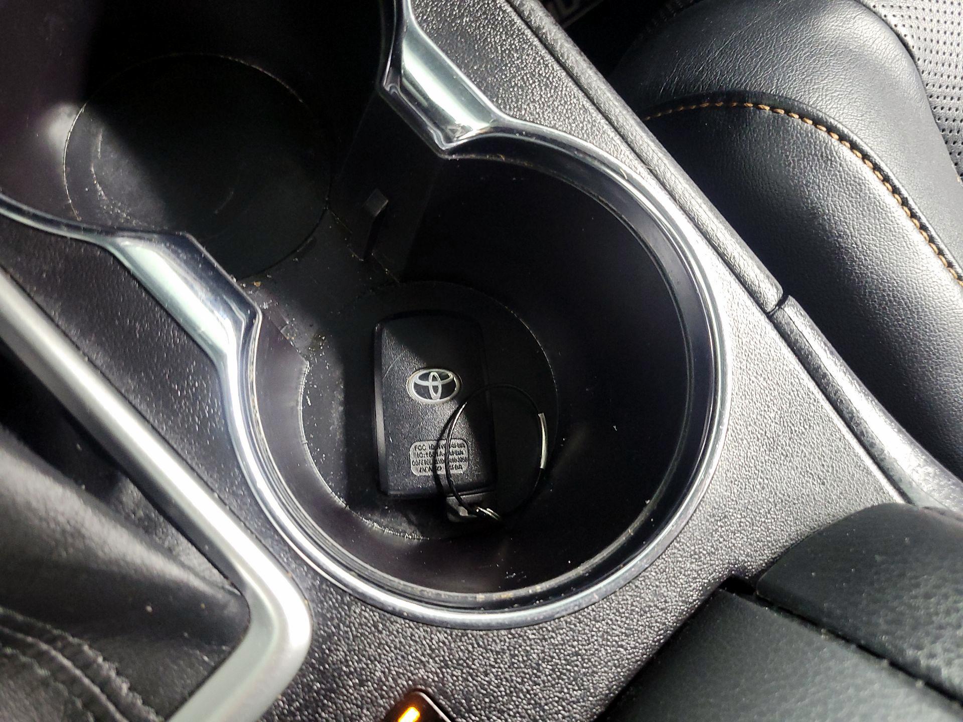 Thumbnail: 2015 Toyota Highlander - 20