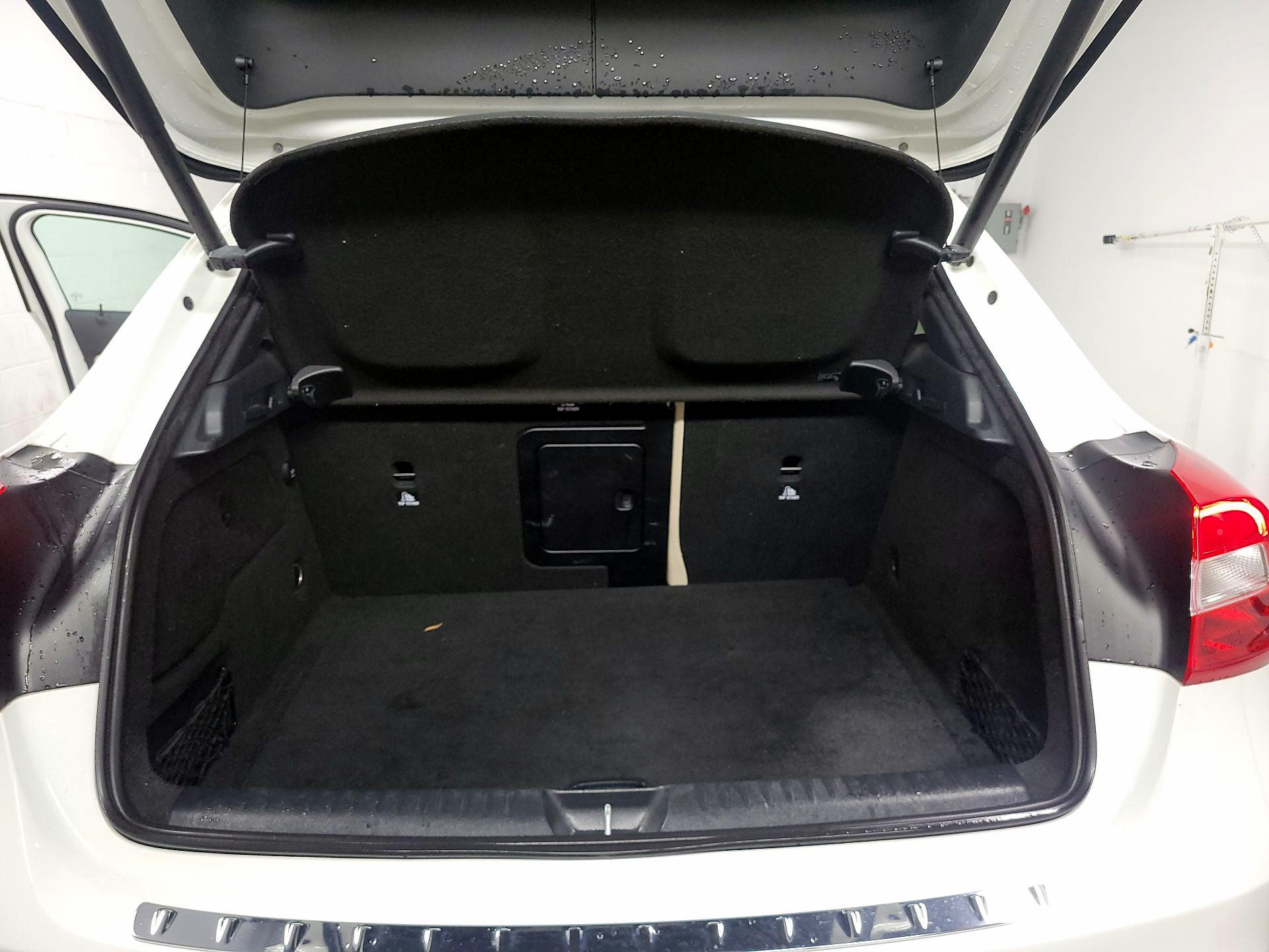 Thumbnail: 2018 Mercedes-Benz GLA - 20