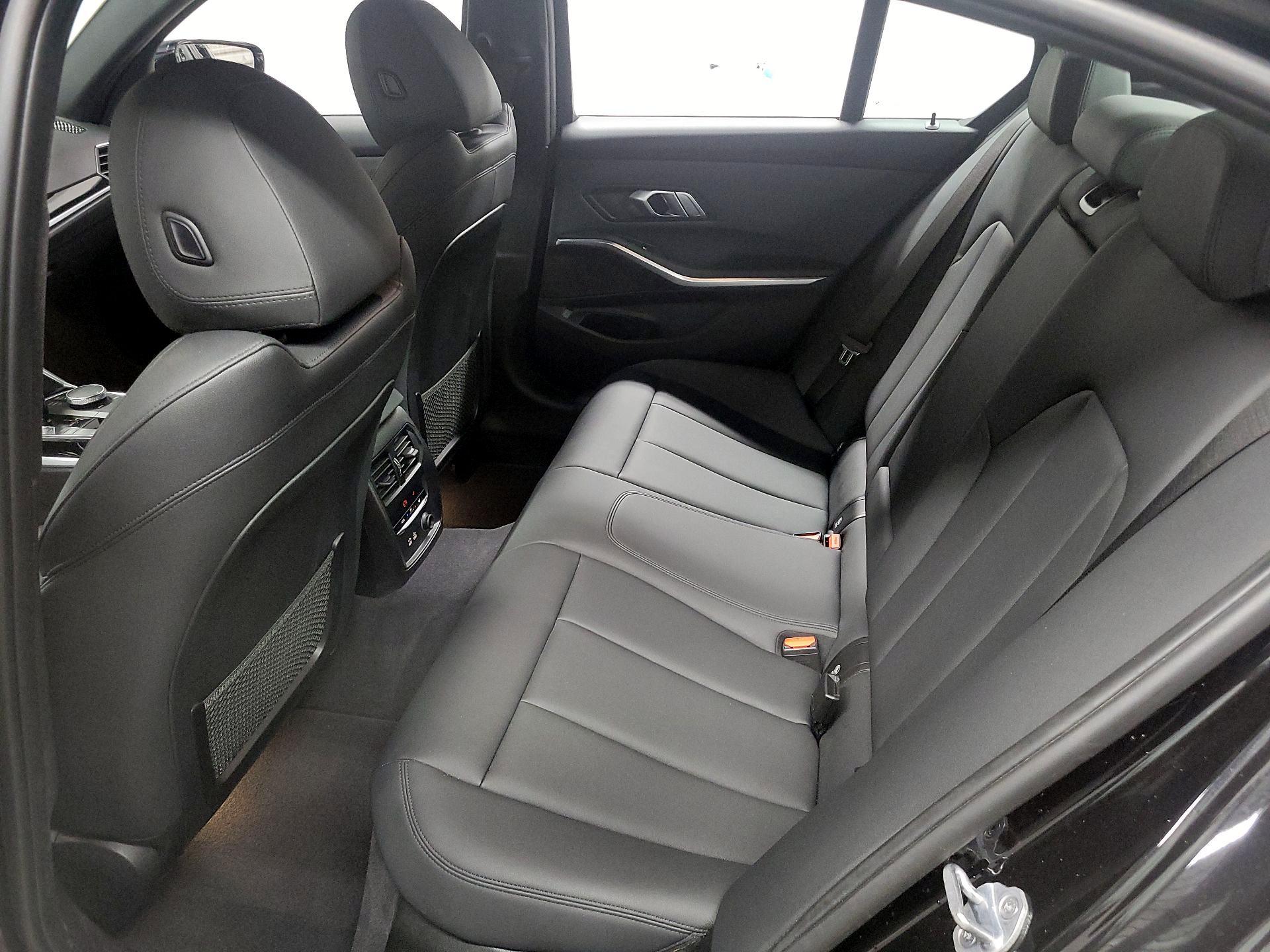 Thumbnail: 2019 BMW 3 Series - 17