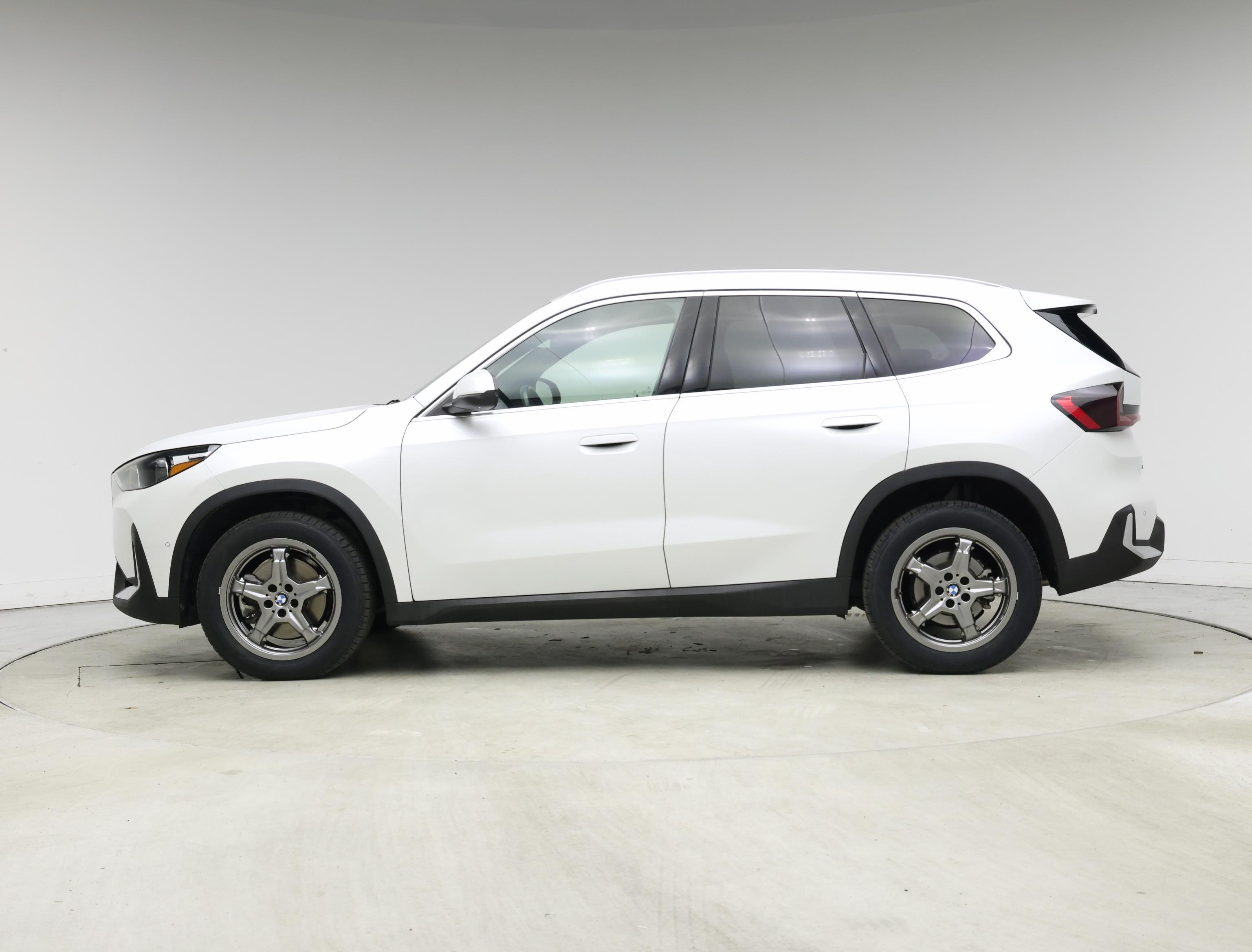 Thumbnail: 2023 BMW X1 - 3