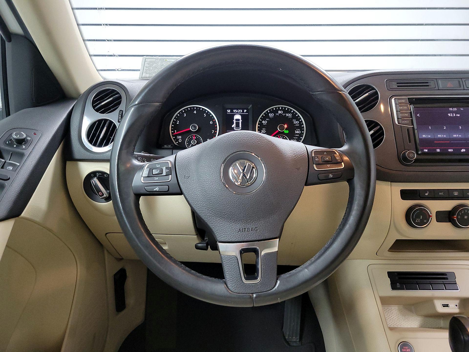 Thumbnail: 2017 Volkswagen Tiguan - 10