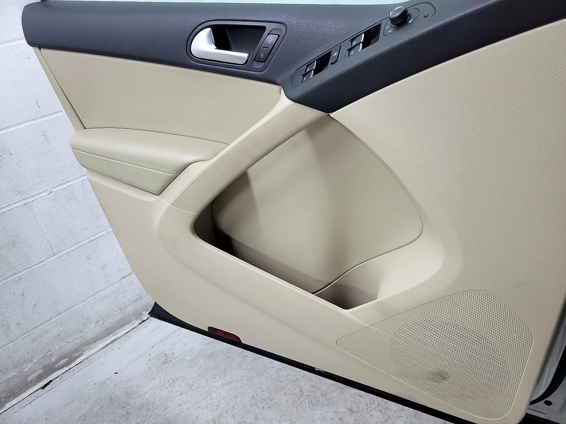 Thumbnail: 2017 Volkswagen Tiguan - 12