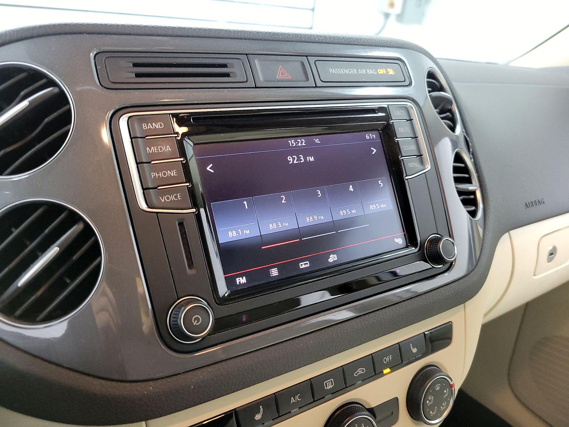 Thumbnail: 2017 Volkswagen Tiguan - 14