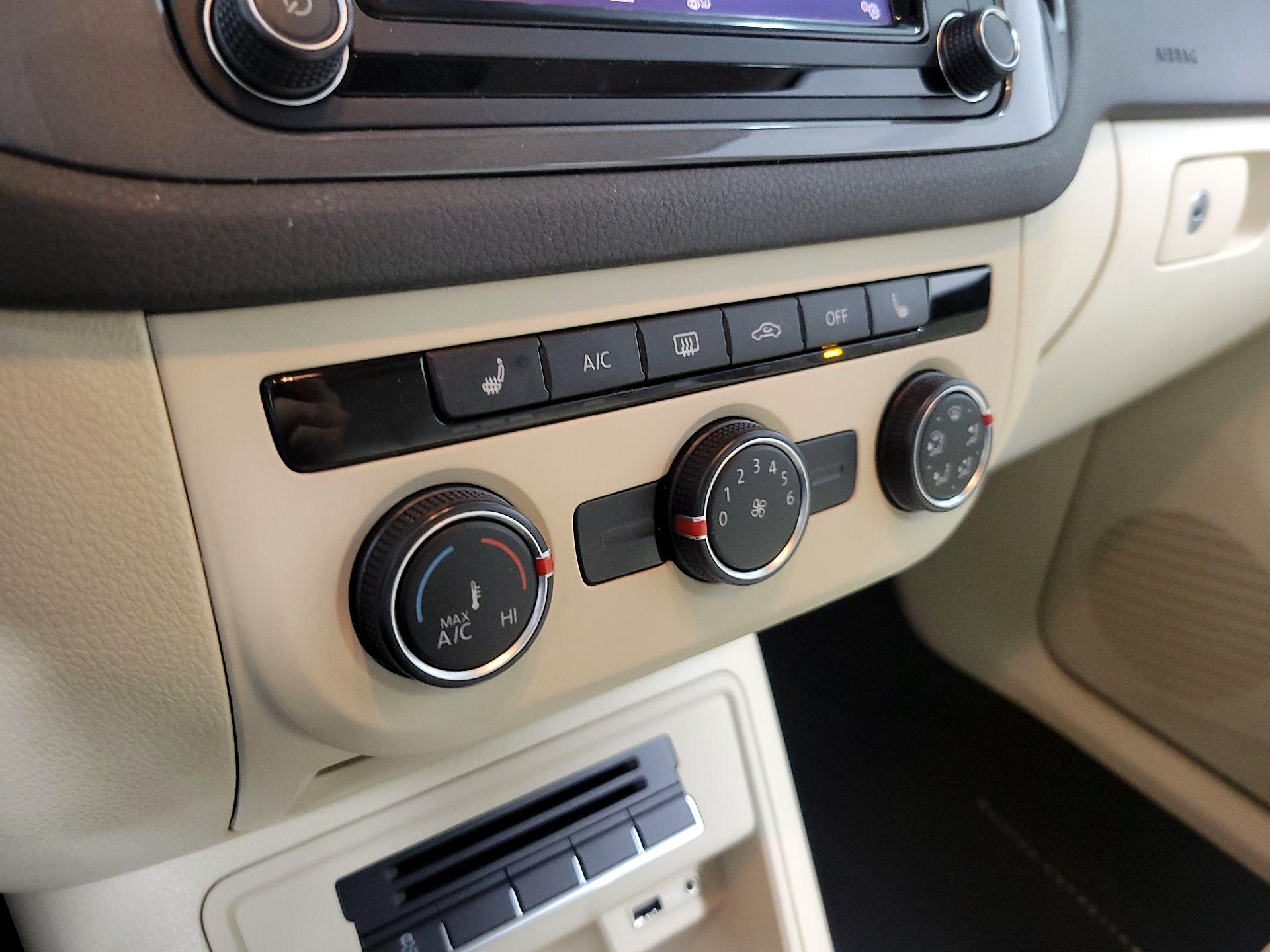 Thumbnail: 2017 Volkswagen Tiguan - 15