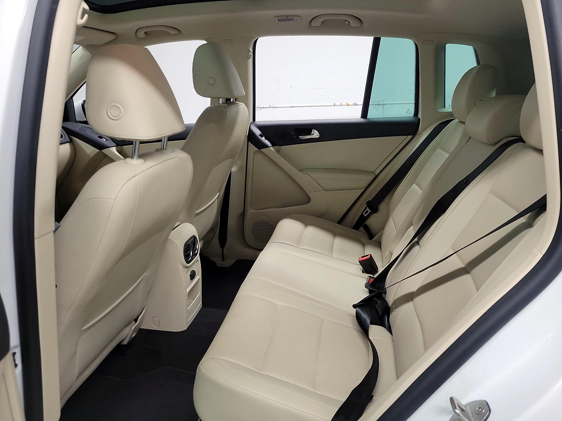 Thumbnail: 2017 Volkswagen Tiguan - 17