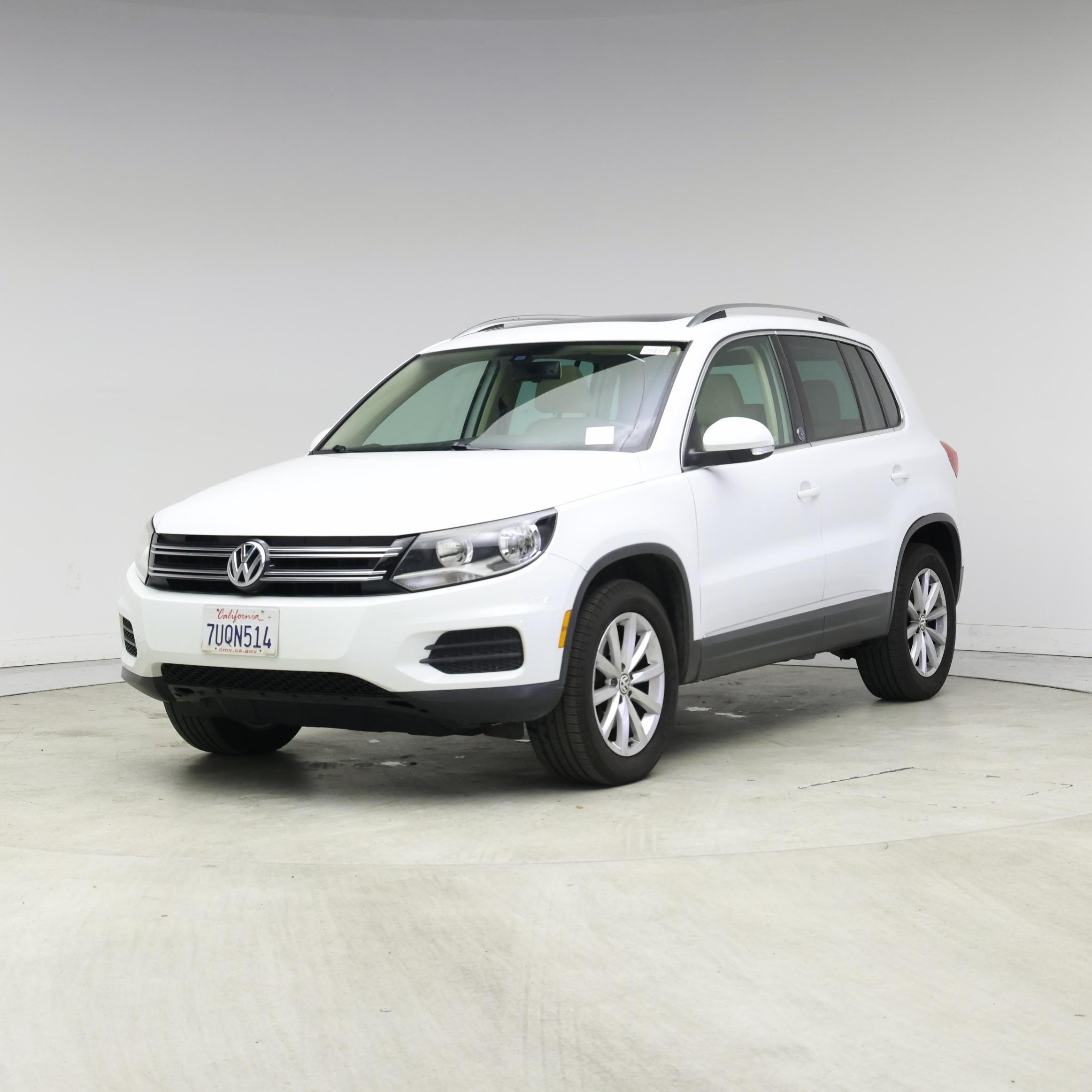 Thumbnail: 2017 Volkswagen Tiguan - 4