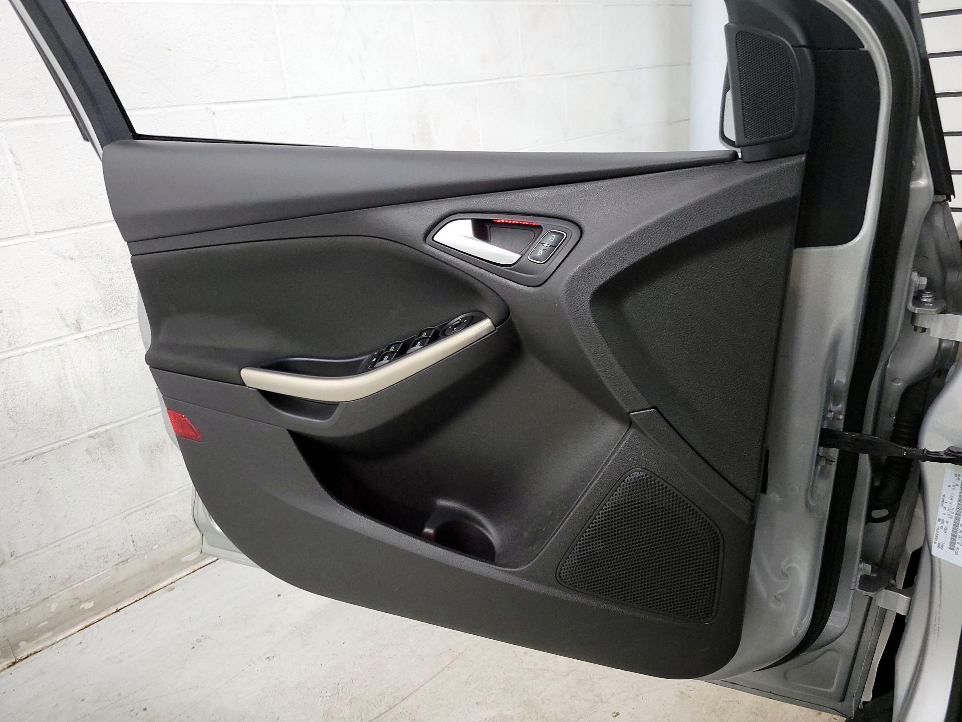 Thumbnail: 2015 Ford Focus - 10