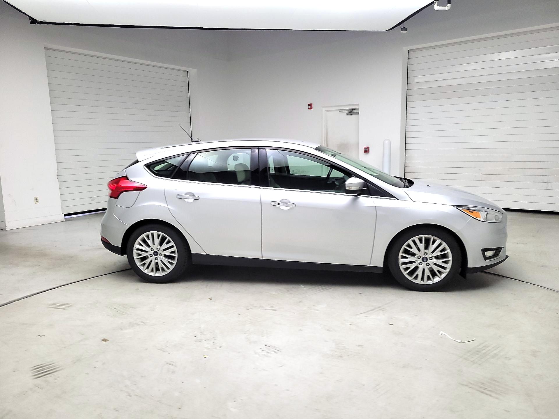 Thumbnail: 2015 Ford Focus - 4