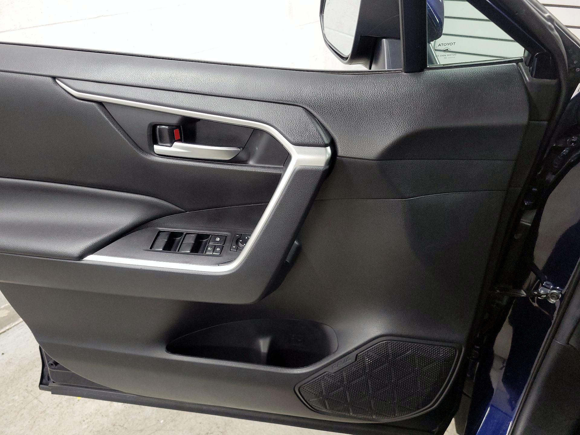 Thumbnail: 2021 Toyota RAV4 - 12