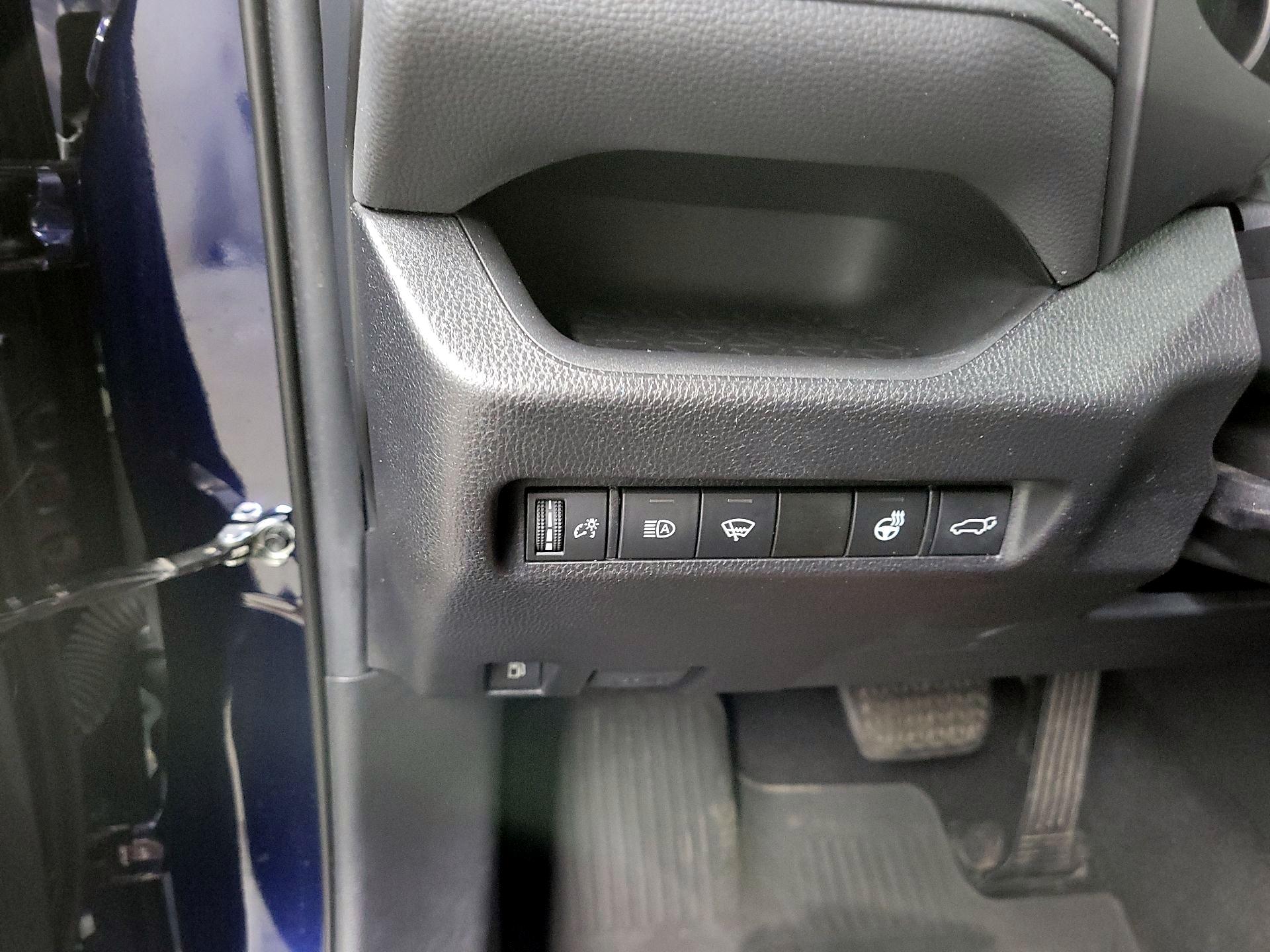 Thumbnail: 2021 Toyota RAV4 - 13