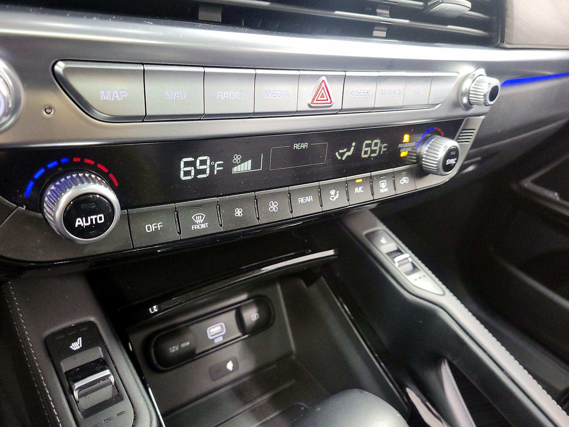 Thumbnail: 2021 Kia Telluride - 16