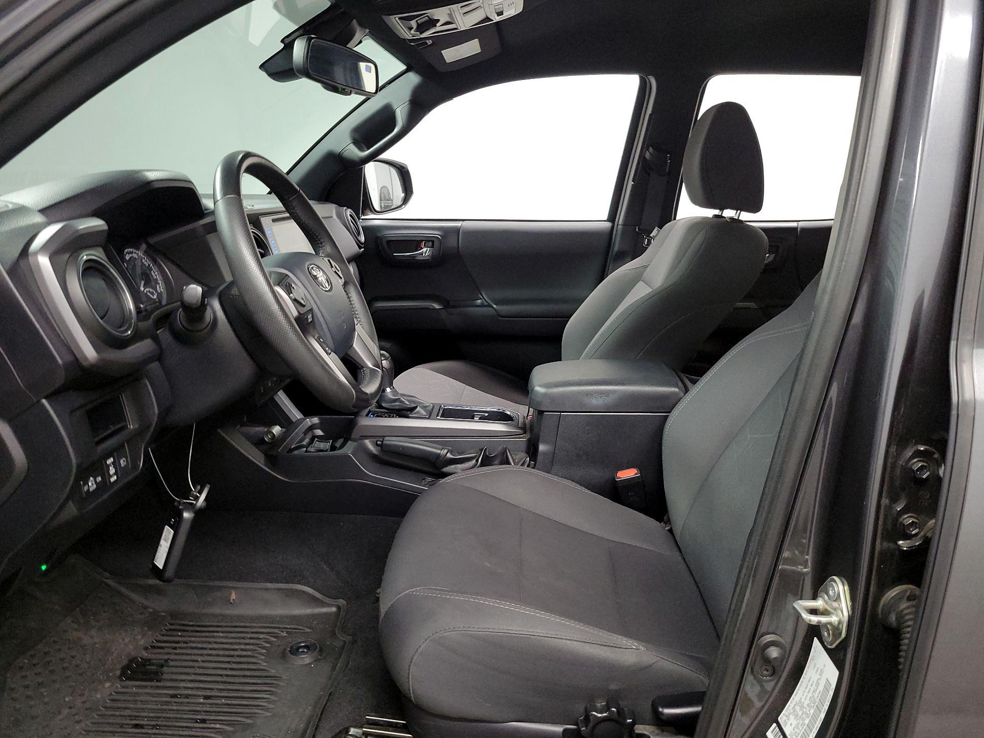 Thumbnail: 2018 Toyota Tacoma - 11