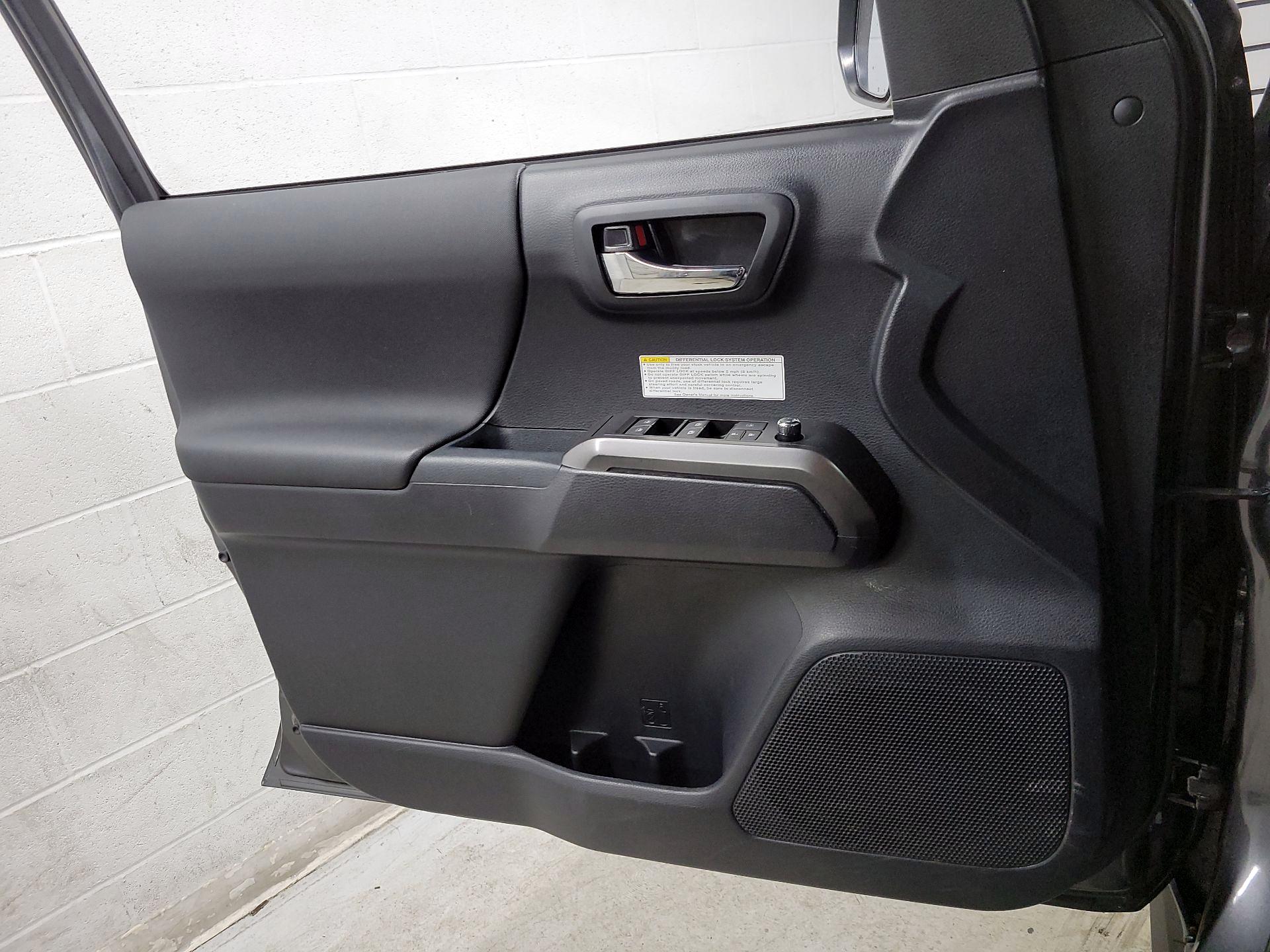 Thumbnail: 2018 Toyota Tacoma - 12