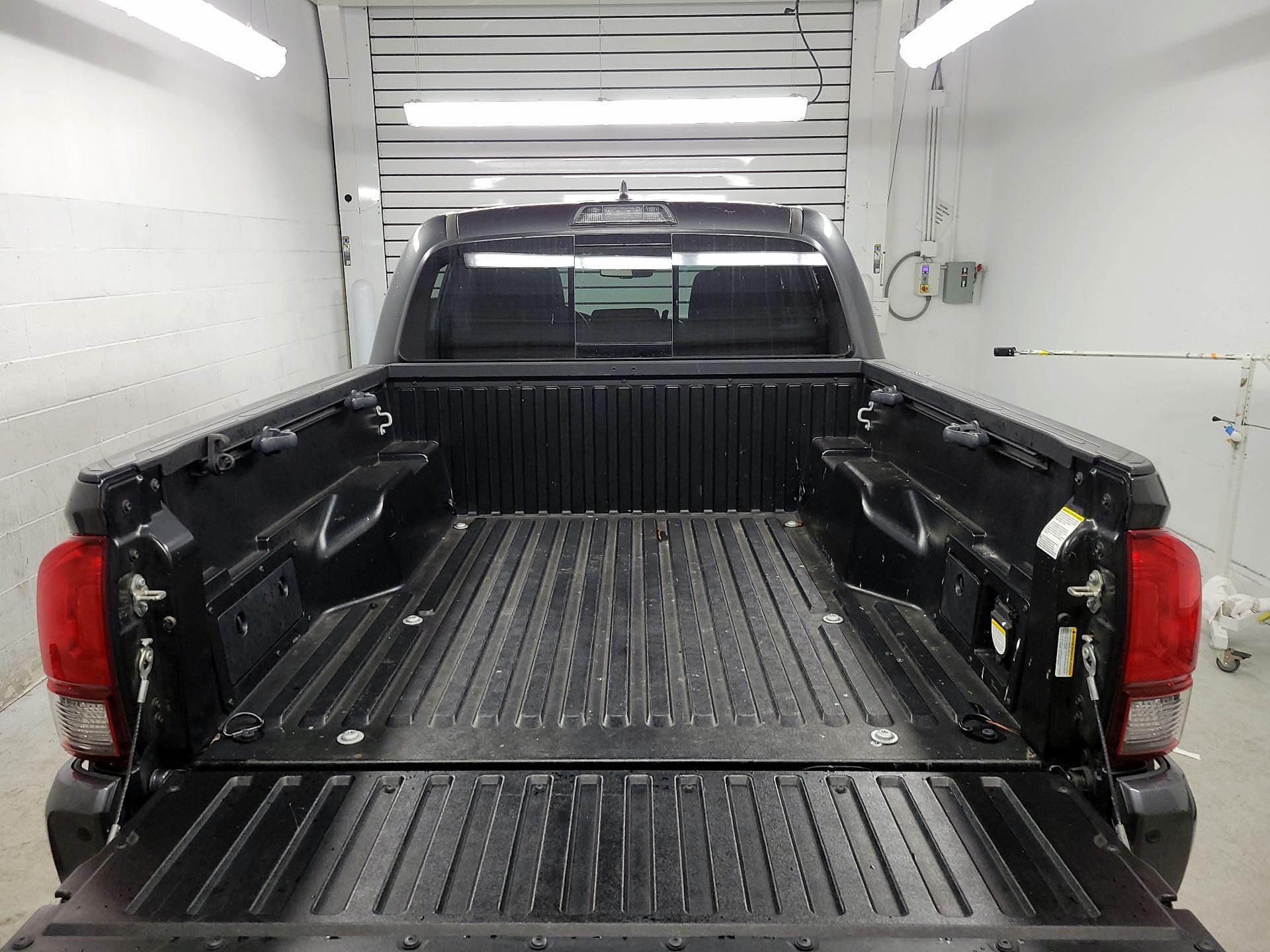 Thumbnail: 2018 Toyota Tacoma - 18