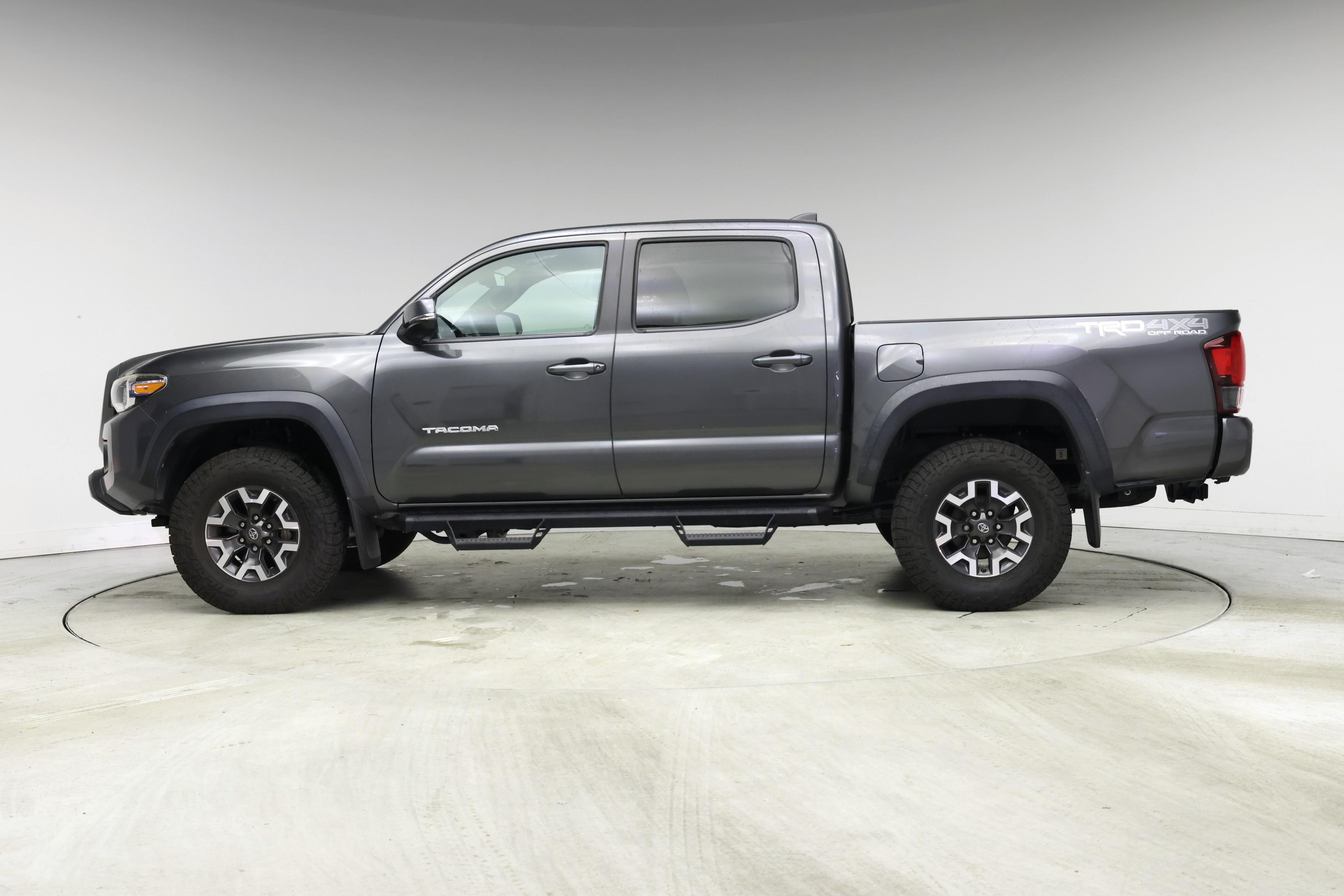 Thumbnail: 2018 Toyota Tacoma - 3