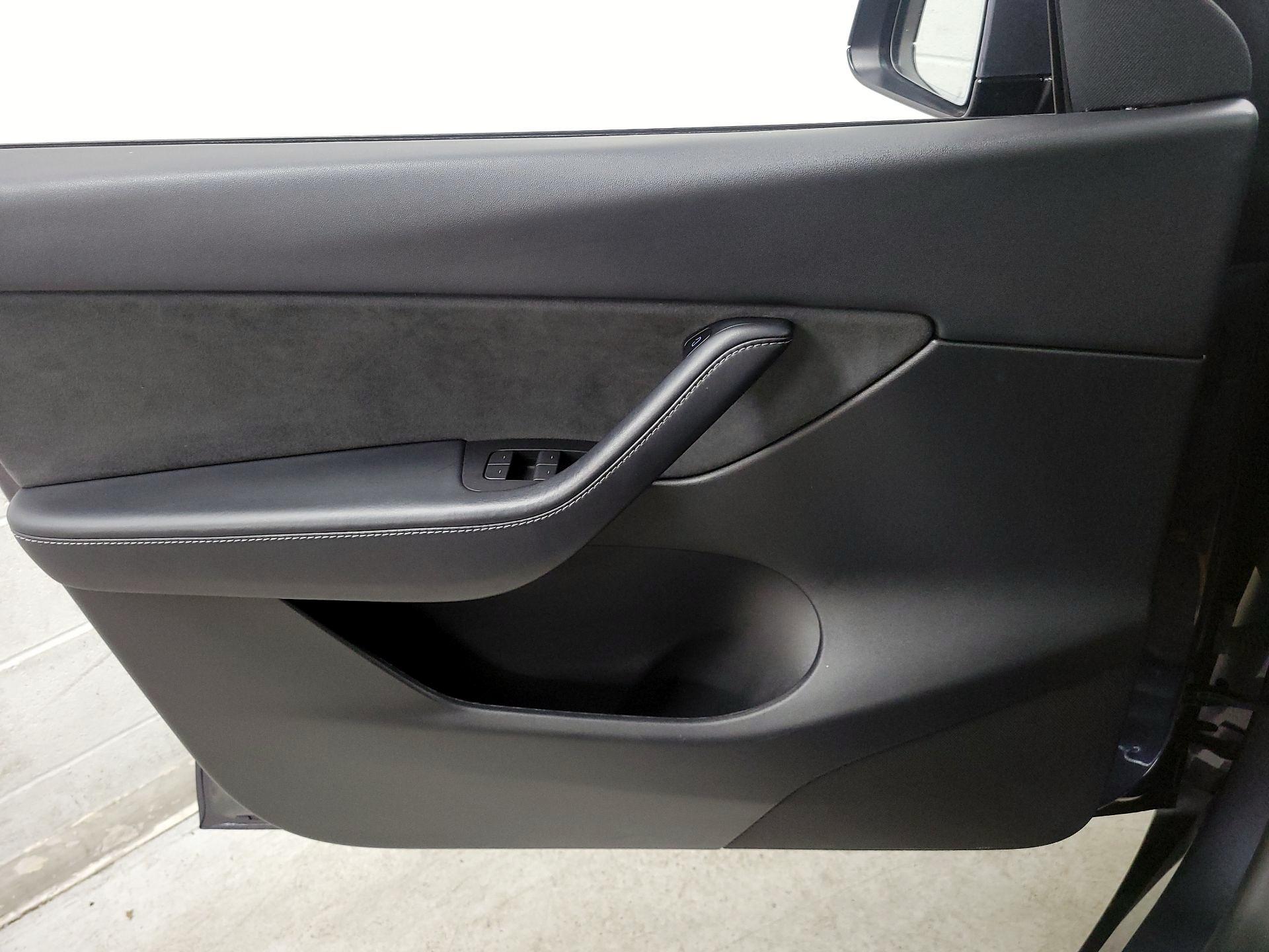 Thumbnail: 2022 Tesla Model Y - 12