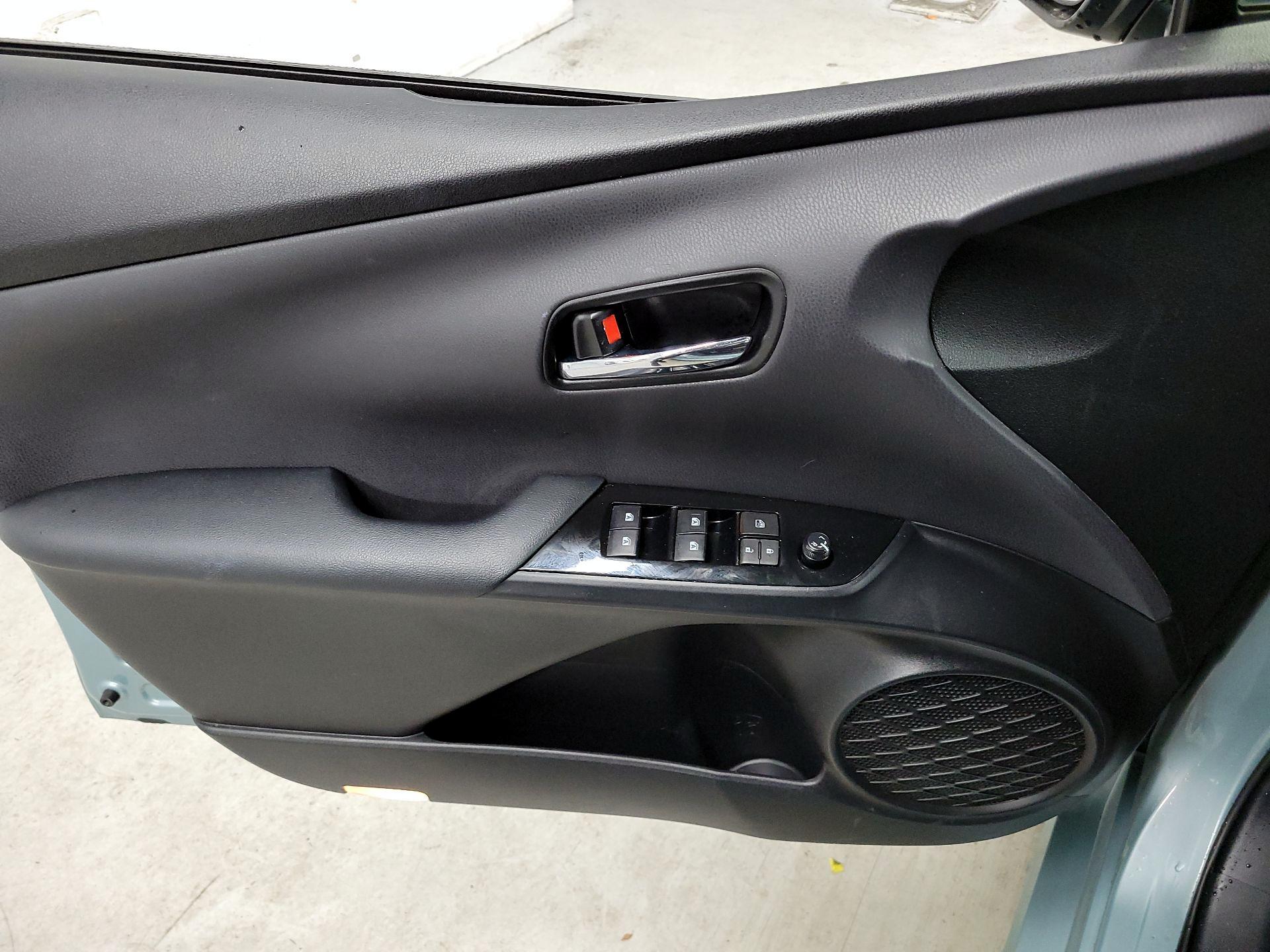 Thumbnail: 2017 Toyota Prius - 12