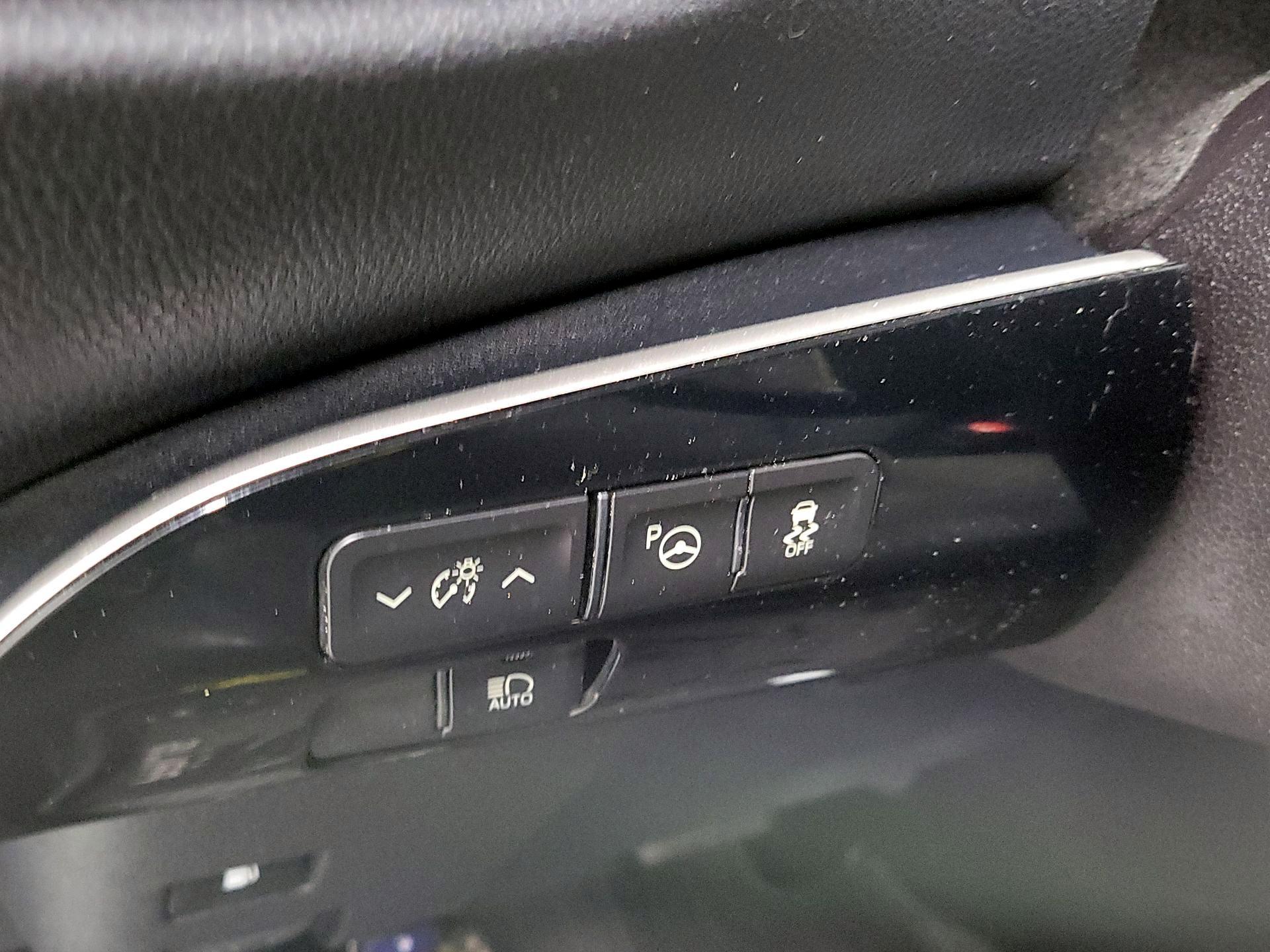 Thumbnail: 2017 Toyota Prius - 13