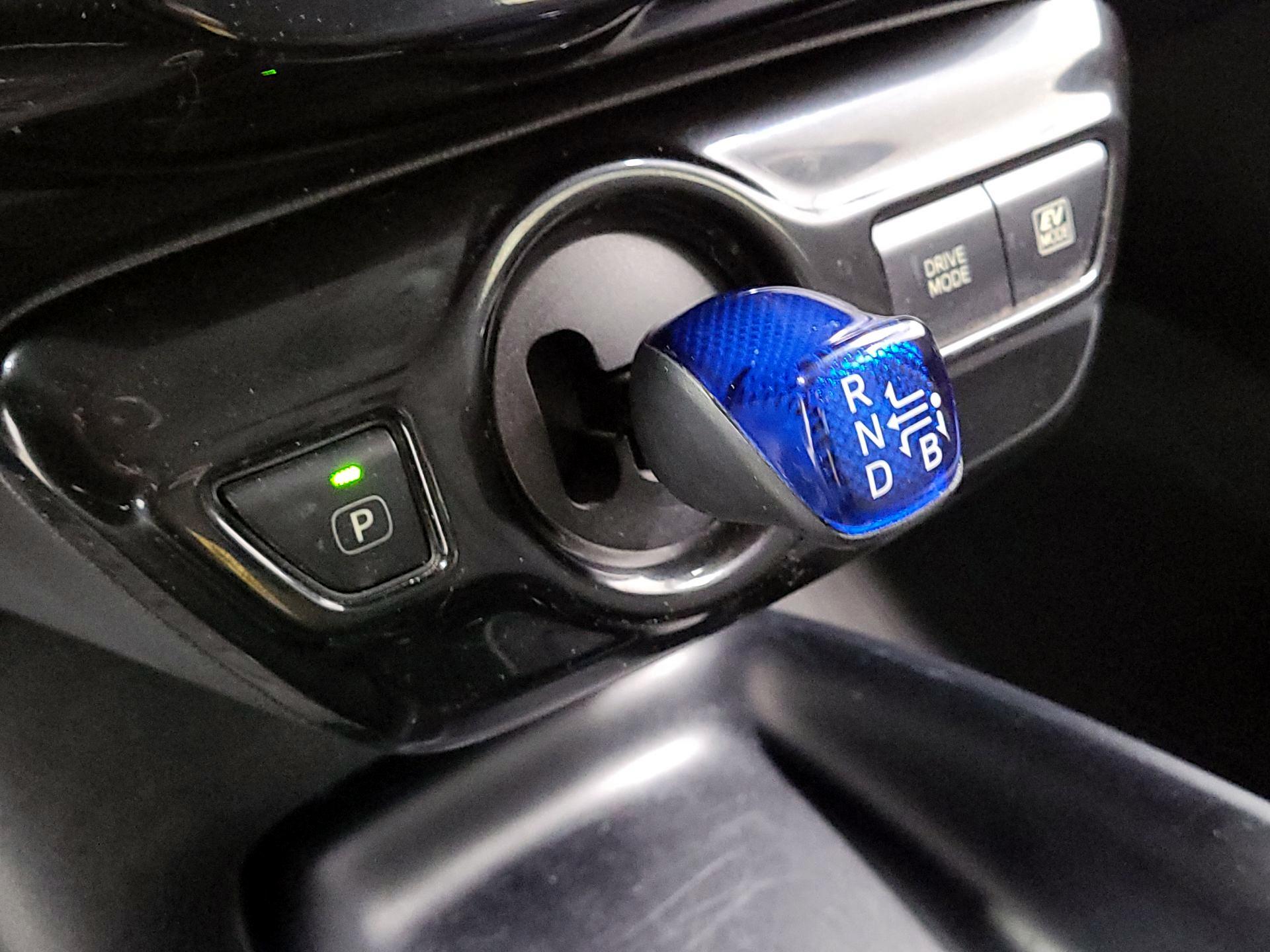 Thumbnail: 2017 Toyota Prius - 17