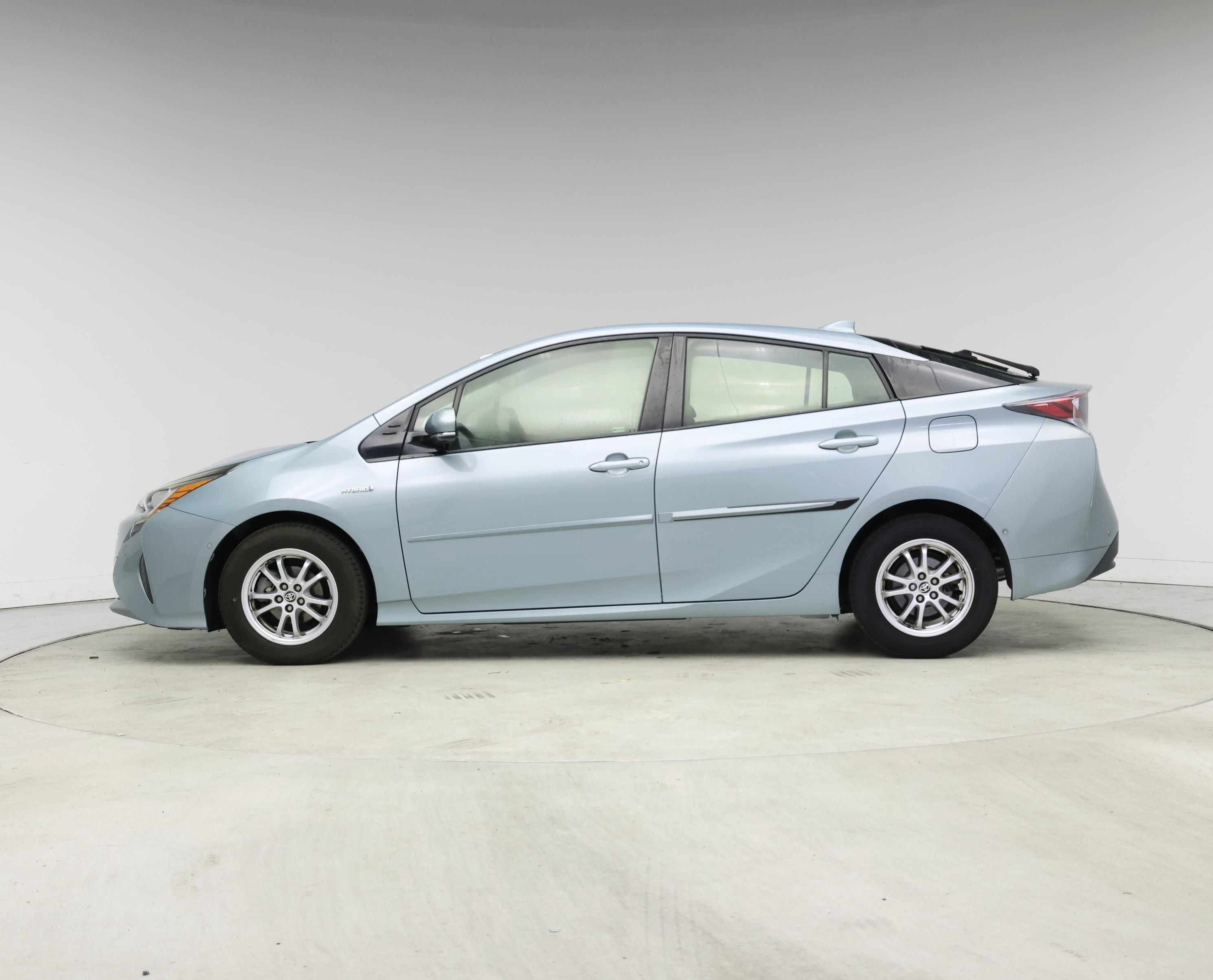 Thumbnail: 2017 Toyota Prius - 3