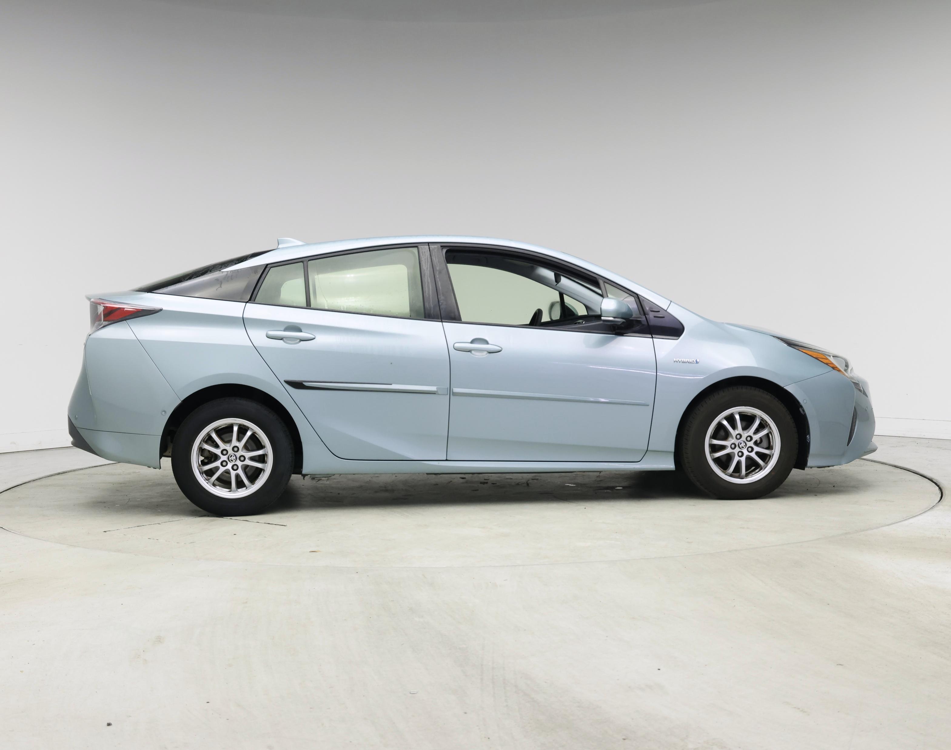 Thumbnail: 2017 Toyota Prius - 7