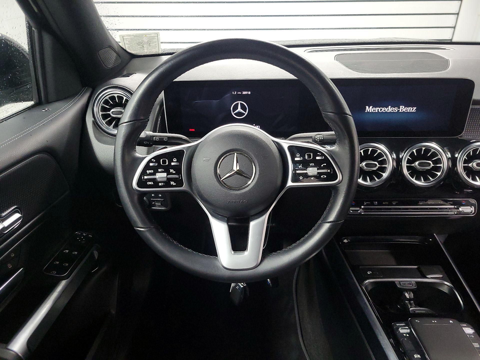 Thumbnail: 2021 Mercedes-Benz GLB - 10