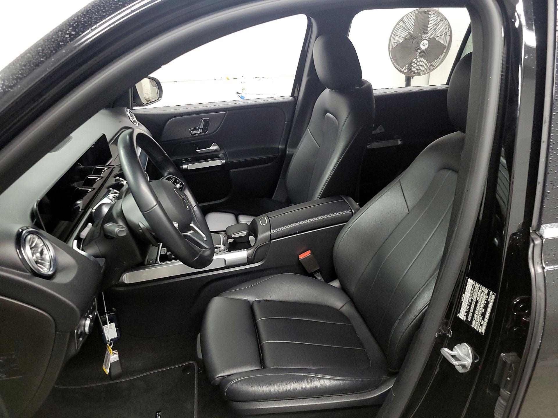 Thumbnail: 2021 Mercedes-Benz GLB - 11