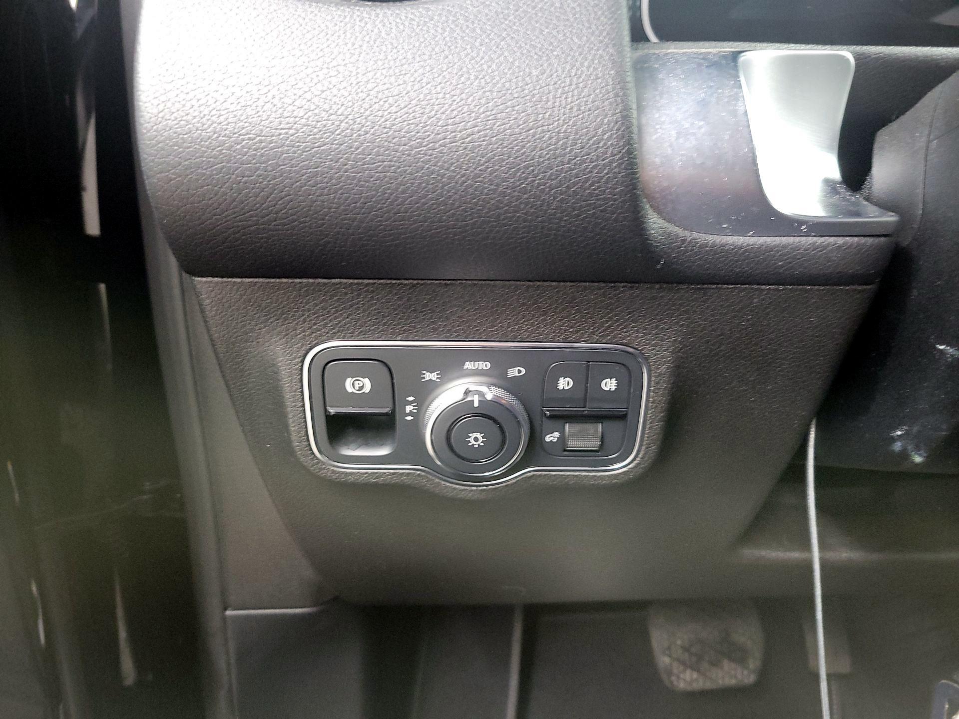 Thumbnail: 2021 Mercedes-Benz GLB - 13