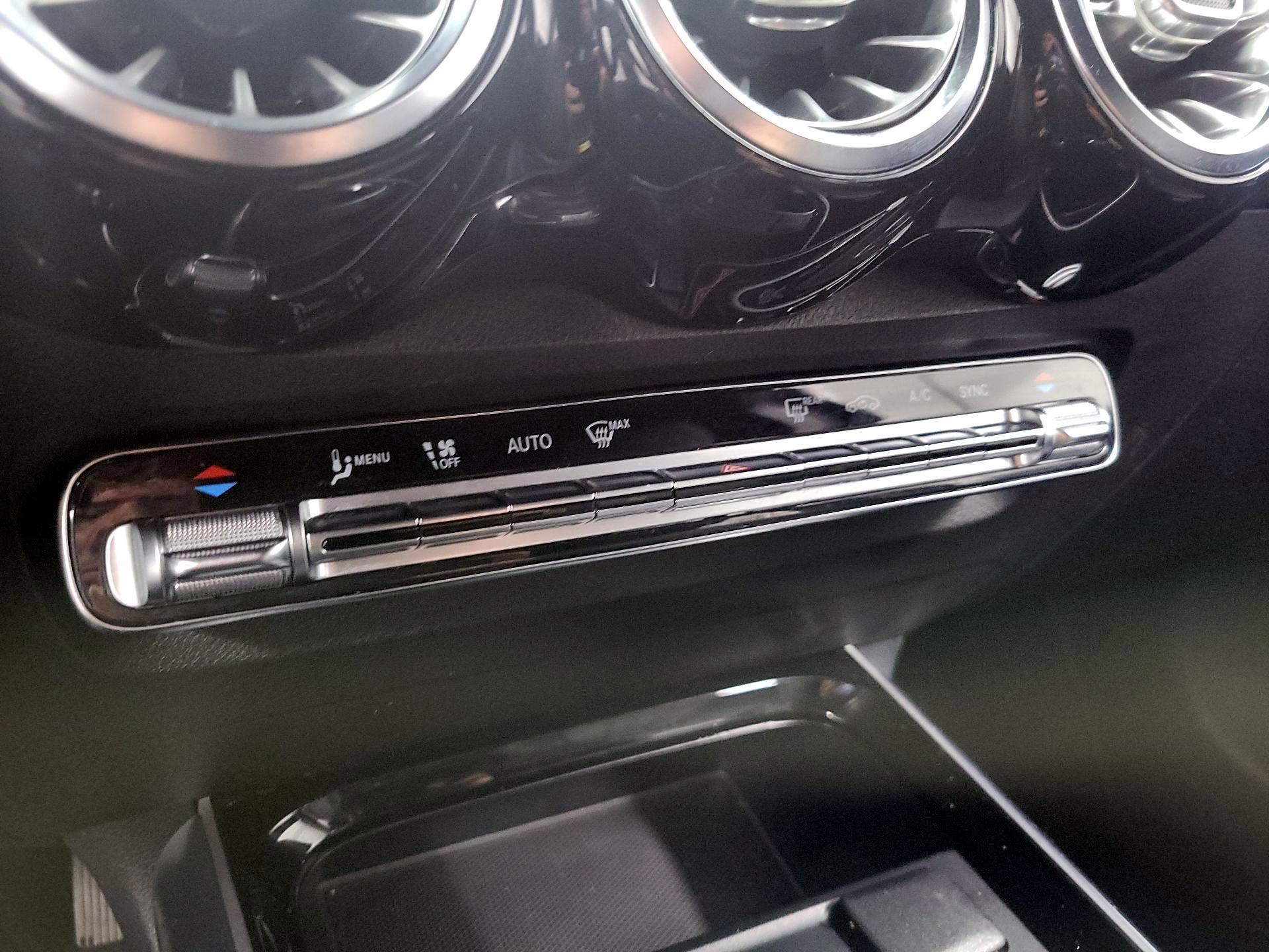 Thumbnail: 2021 Mercedes-Benz GLB - 15