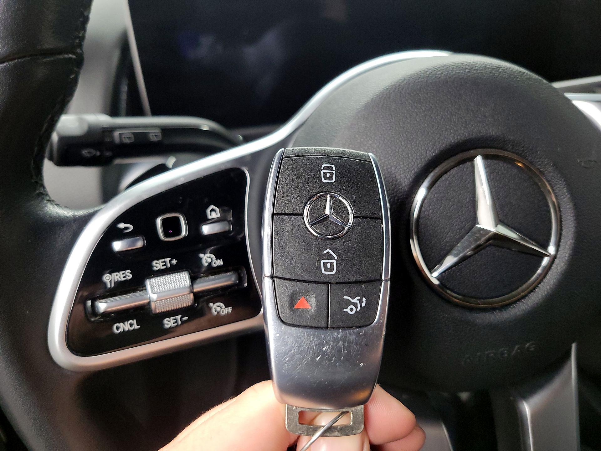 Thumbnail: 2021 Mercedes-Benz GLB - 20