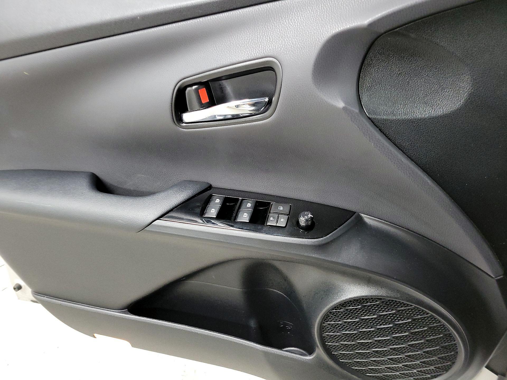 Thumbnail: 2018 Toyota Prius - 12