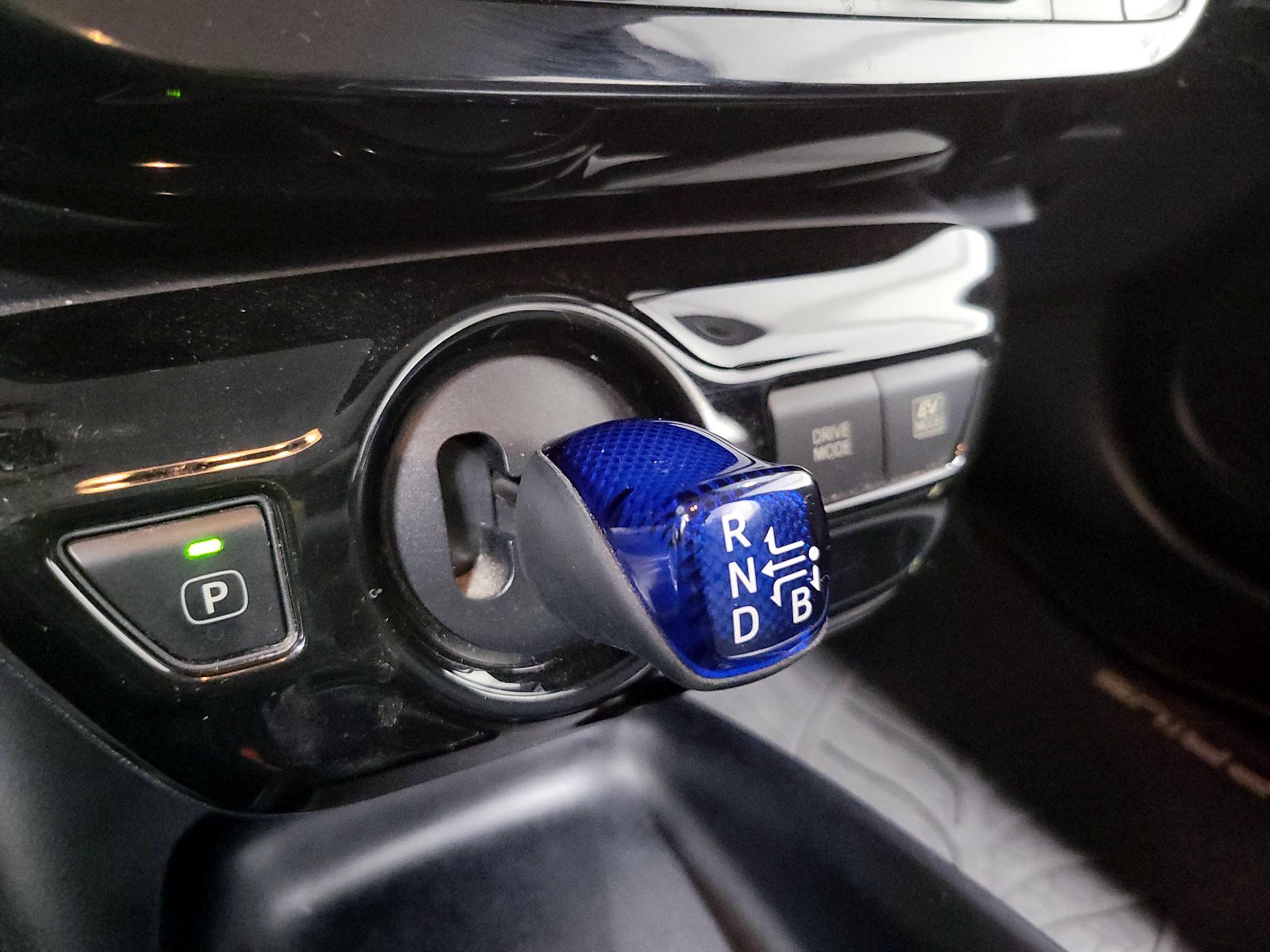 Thumbnail: 2018 Toyota Prius - 17