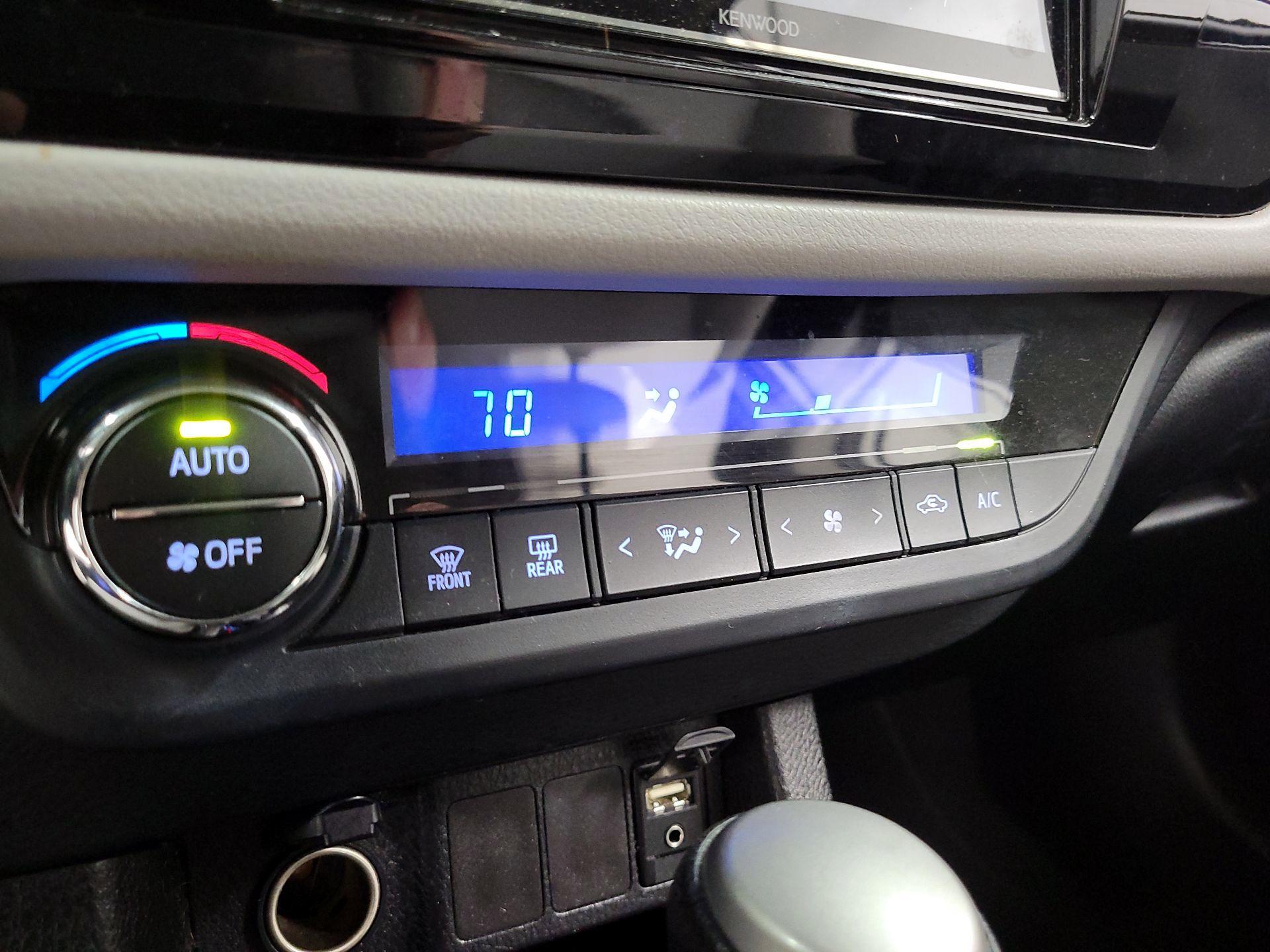 Thumbnail: 2014 Toyota Corolla - 12