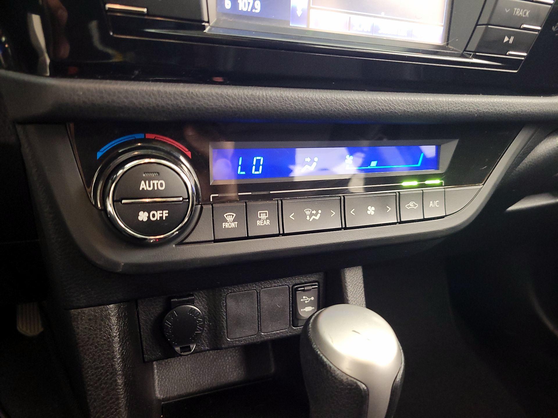 Thumbnail: 2014 Toyota Corolla - 16