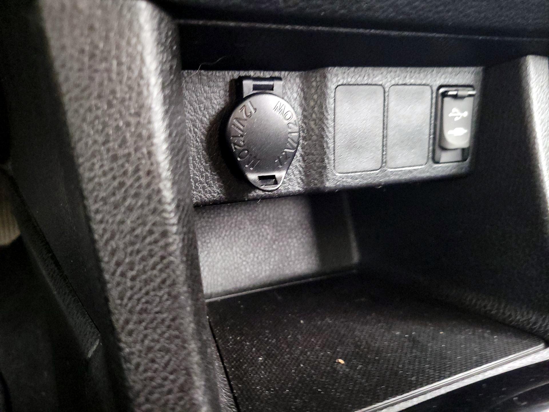 Thumbnail: 2014 Toyota Corolla - 18