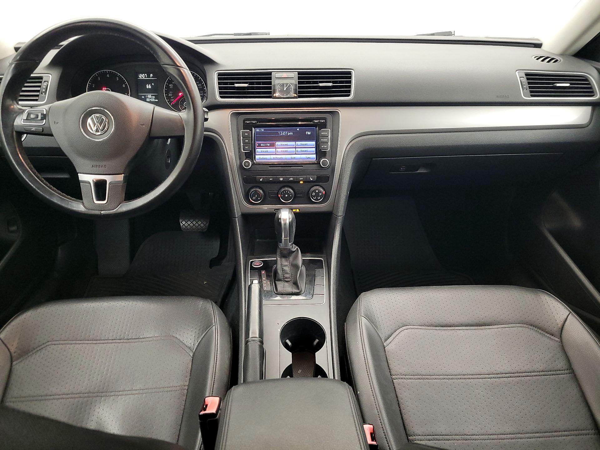 Thumbnail: 2015 Volkswagen Passat - 9