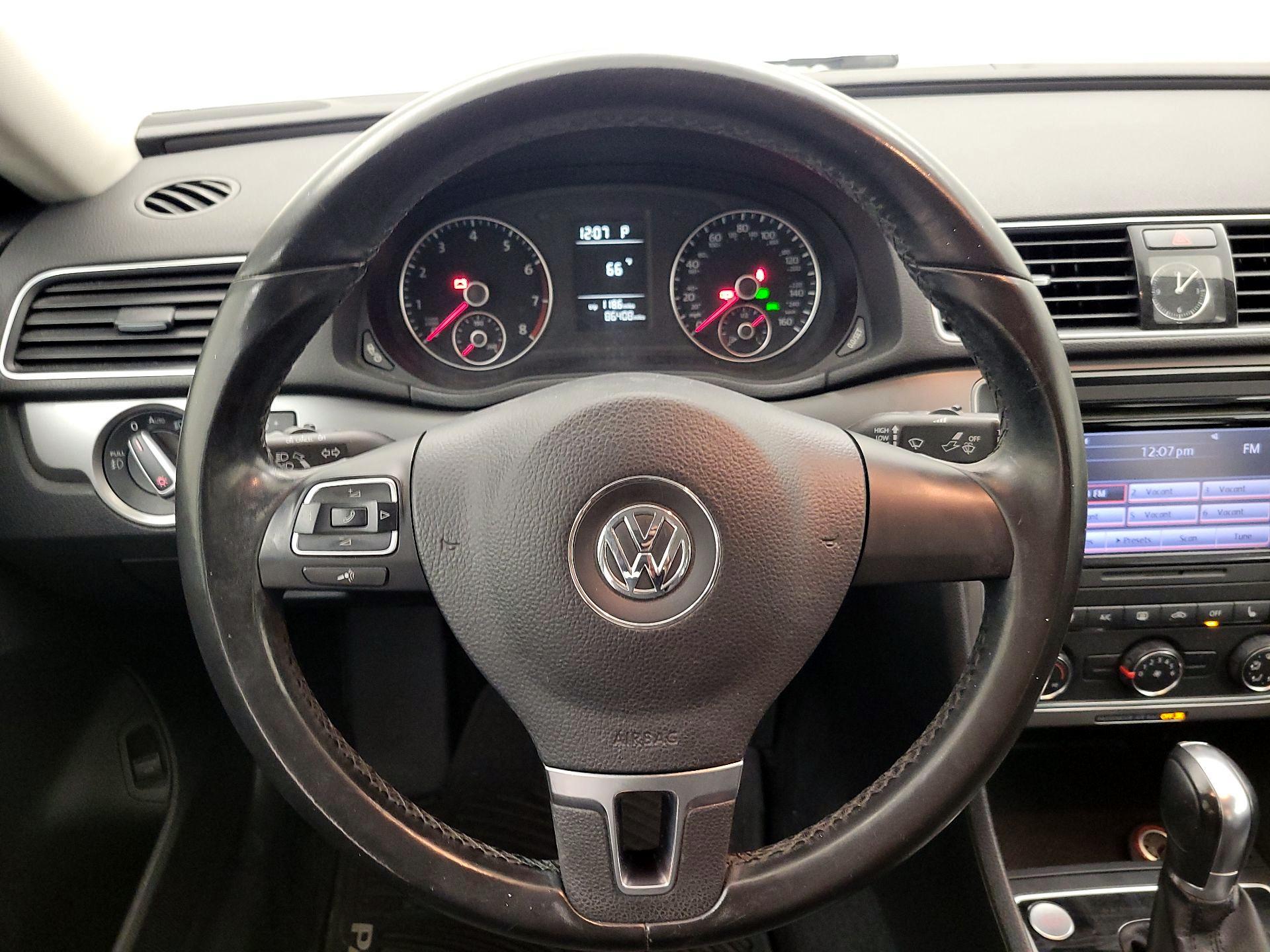 Thumbnail: 2015 Volkswagen Passat - 10