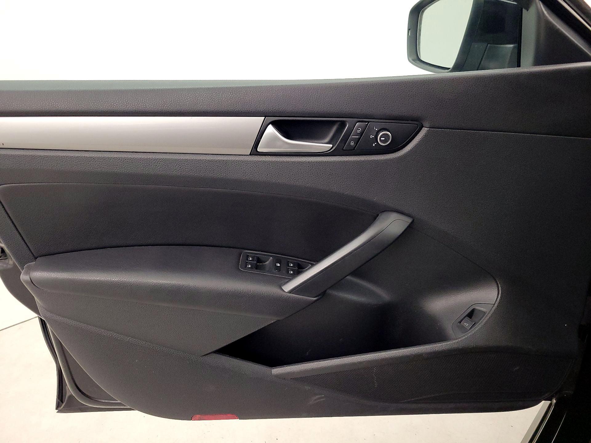 Thumbnail: 2015 Volkswagen Passat - 12