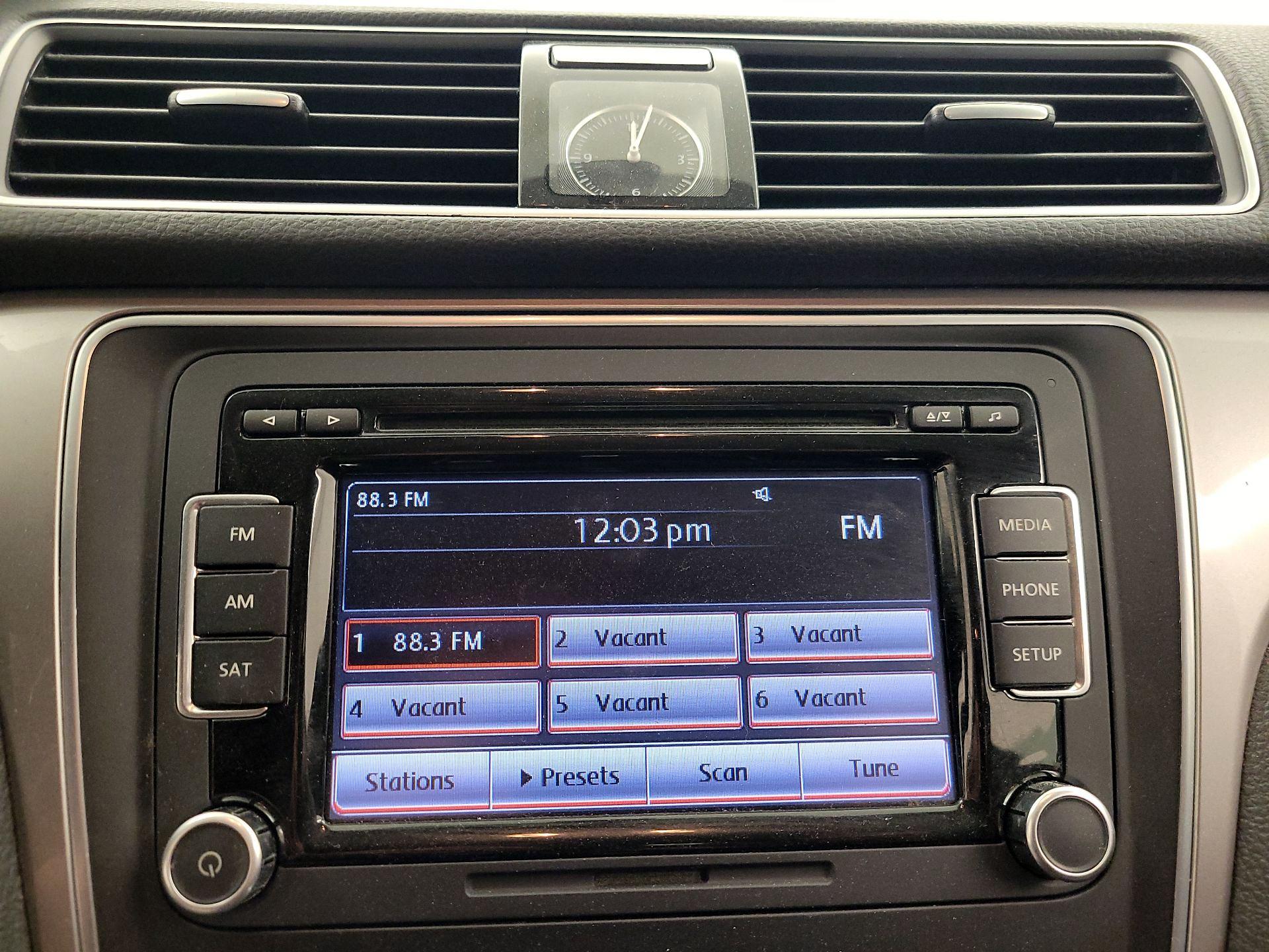 Thumbnail: 2015 Volkswagen Passat - 15