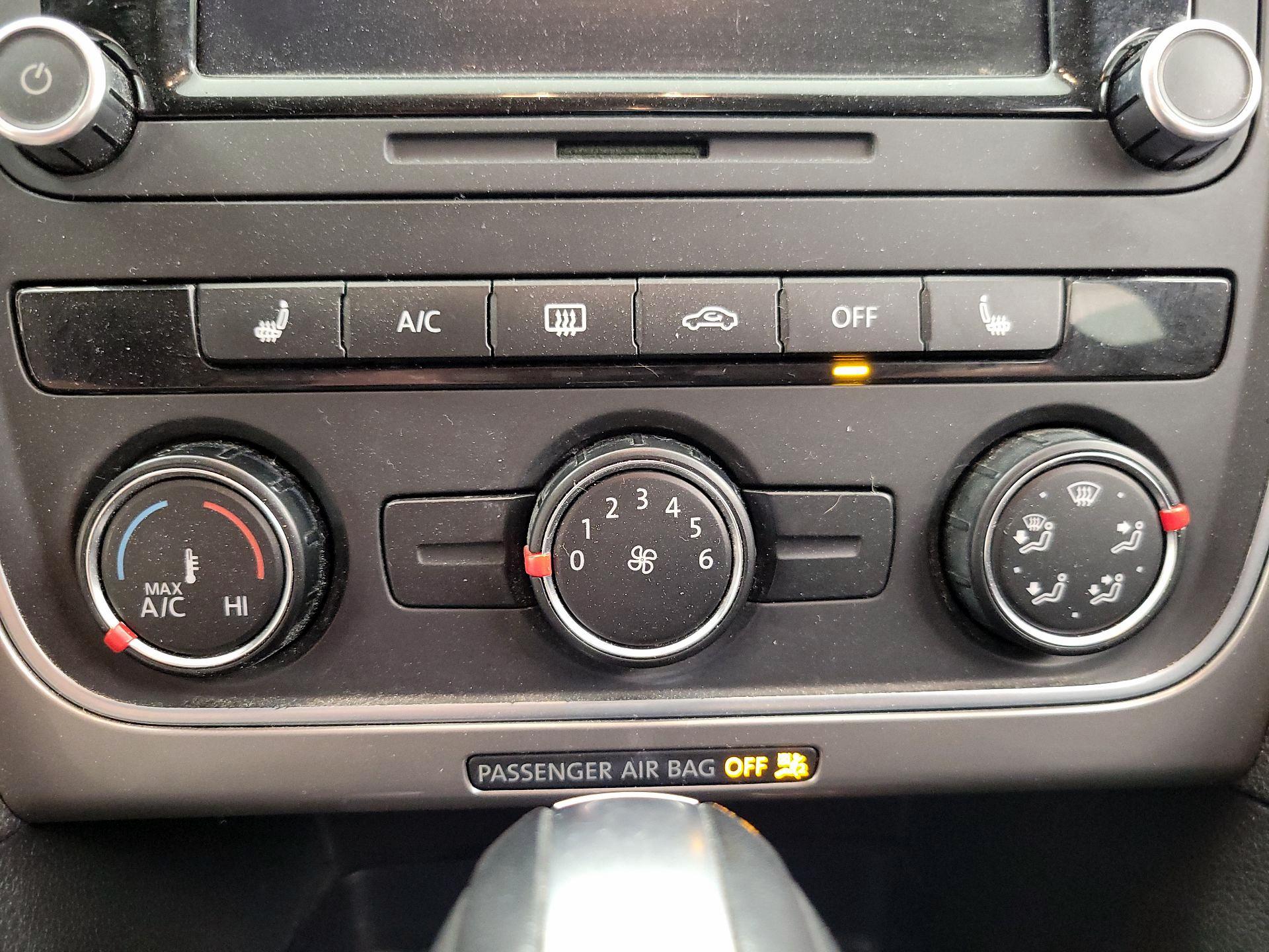 Thumbnail: 2015 Volkswagen Passat - 16