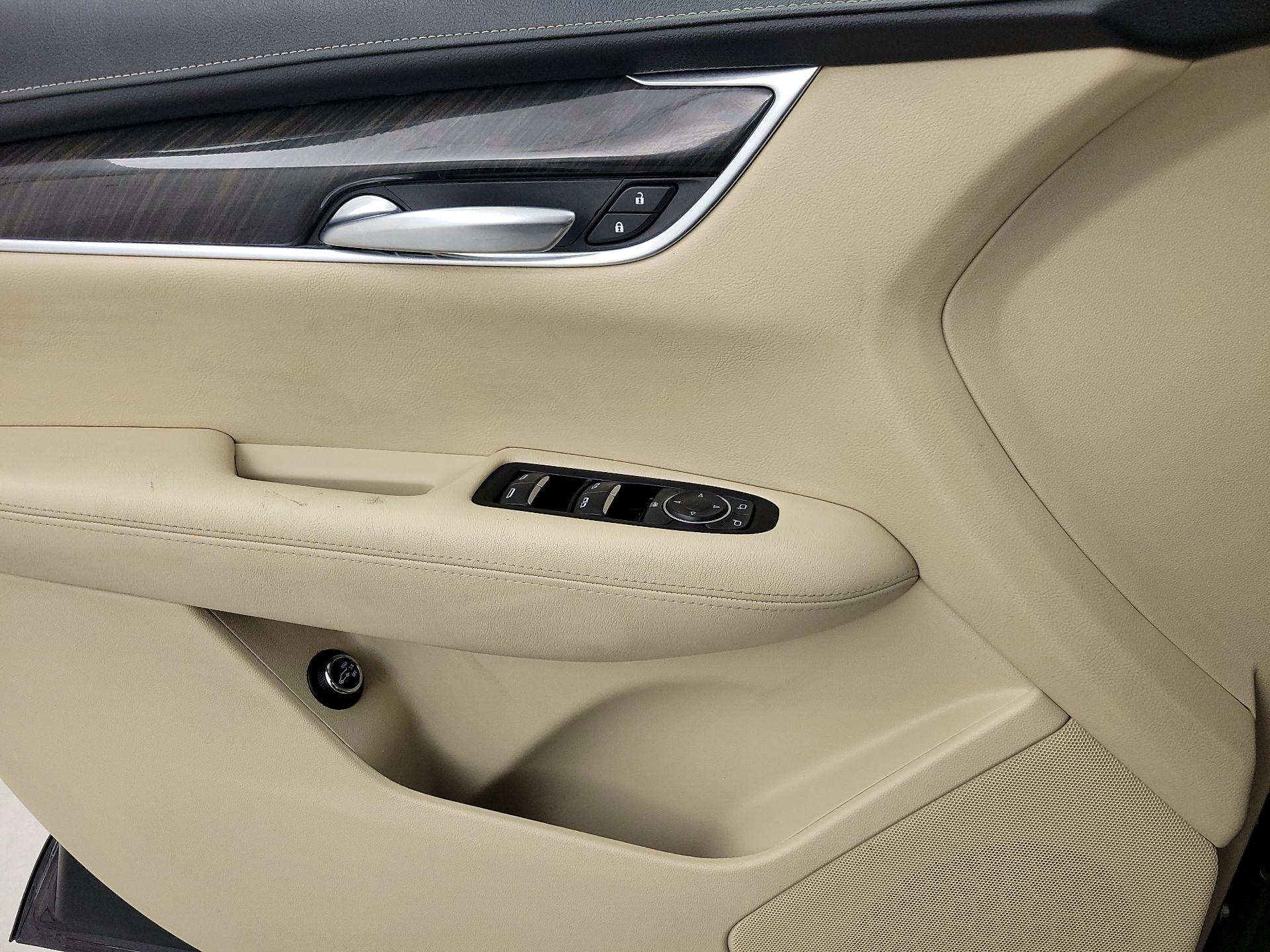 Thumbnail: 2018 Cadillac XT5 - 12