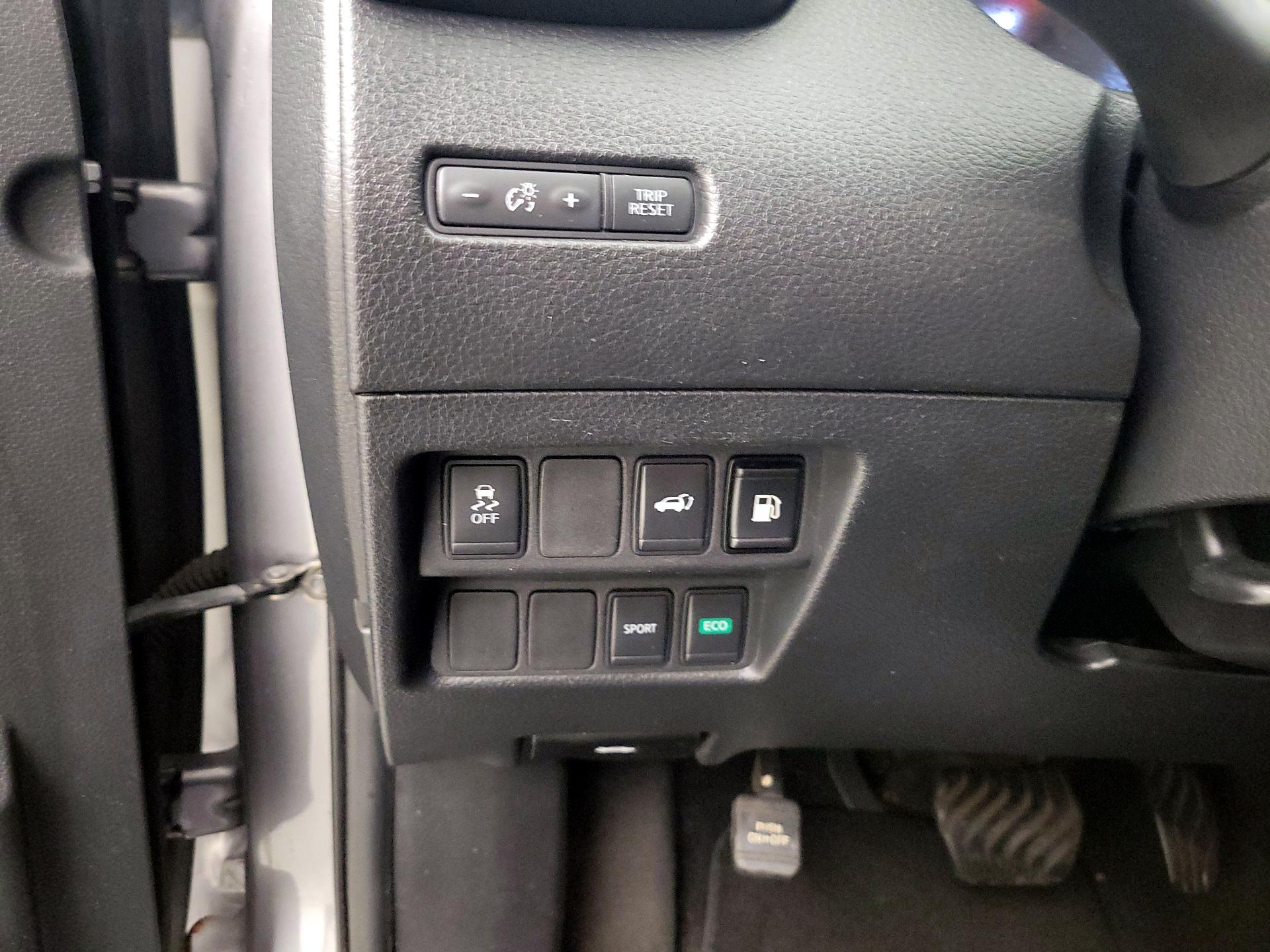 Thumbnail: 2018 Nissan Rogue - 13