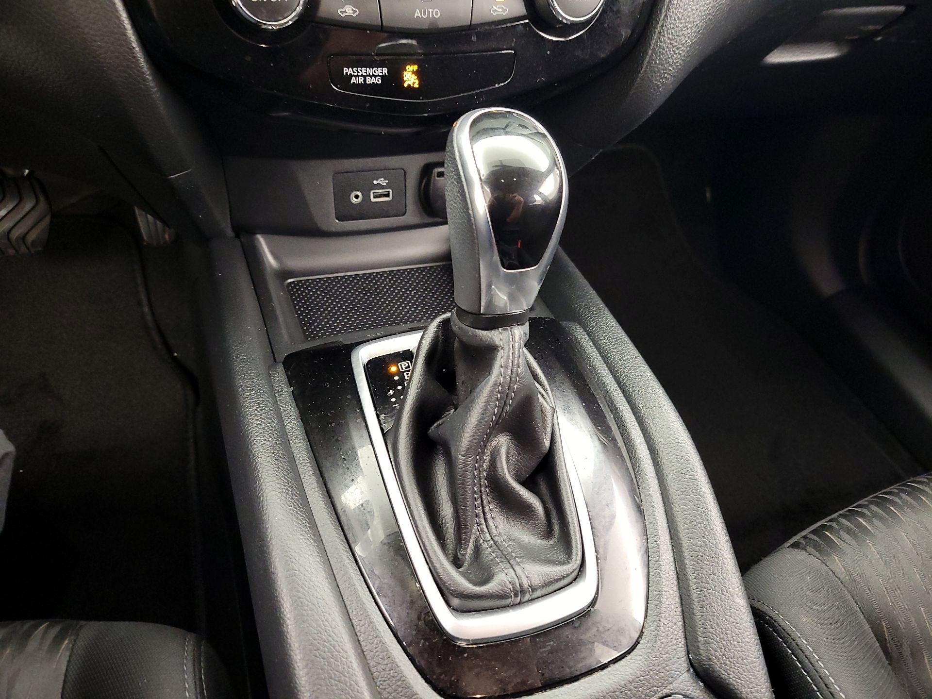 Thumbnail: 2018 Nissan Rogue - 17